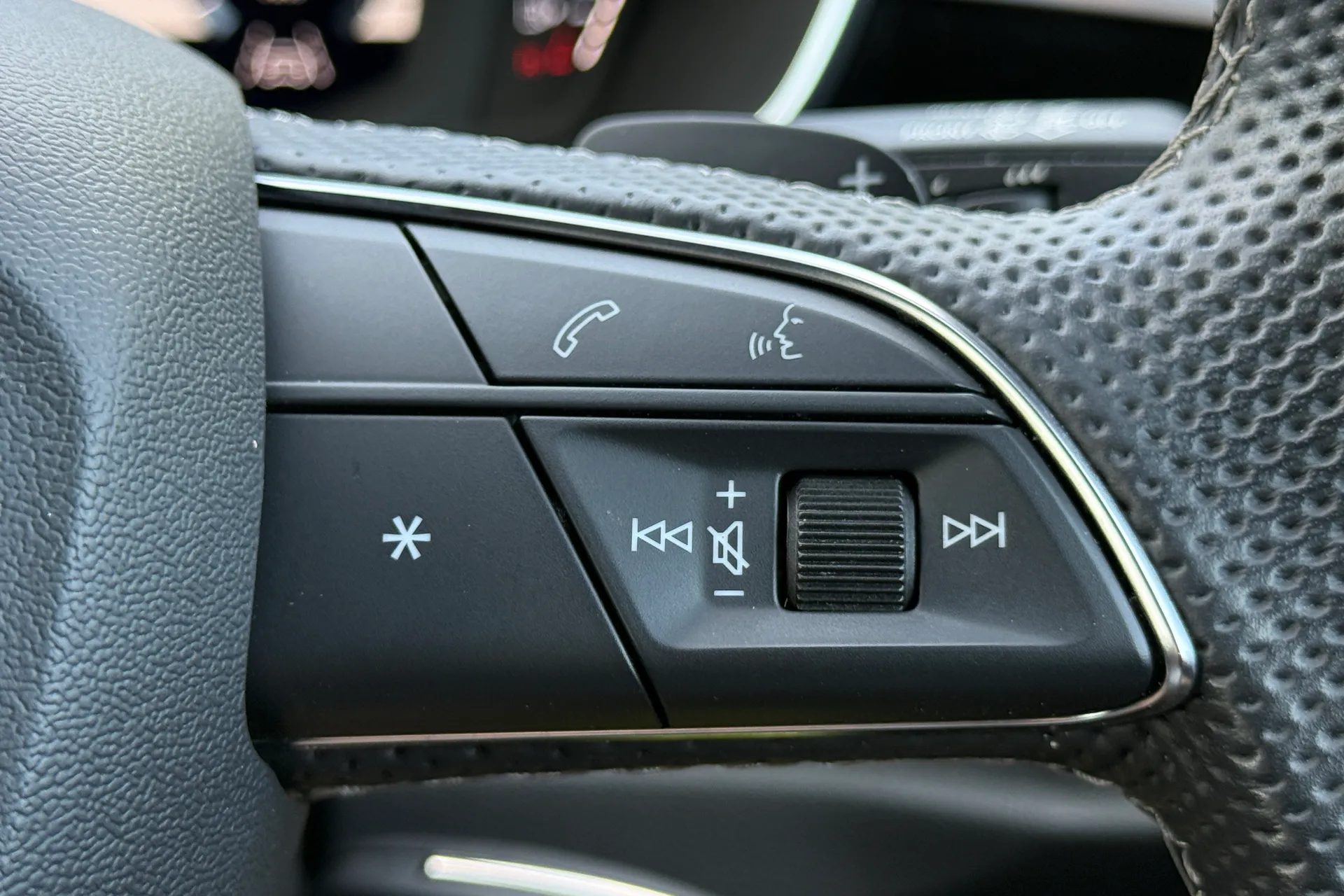 Audi Q3 thumbnail image number 24