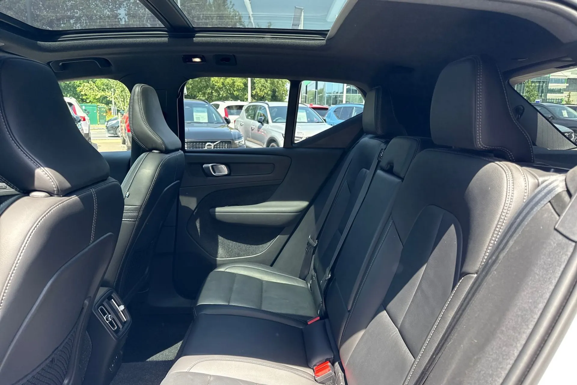 Volvo XC40 thumbnail image number 30