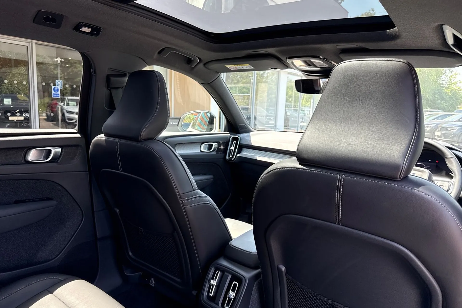 Volvo XC40 thumbnail image number 24
