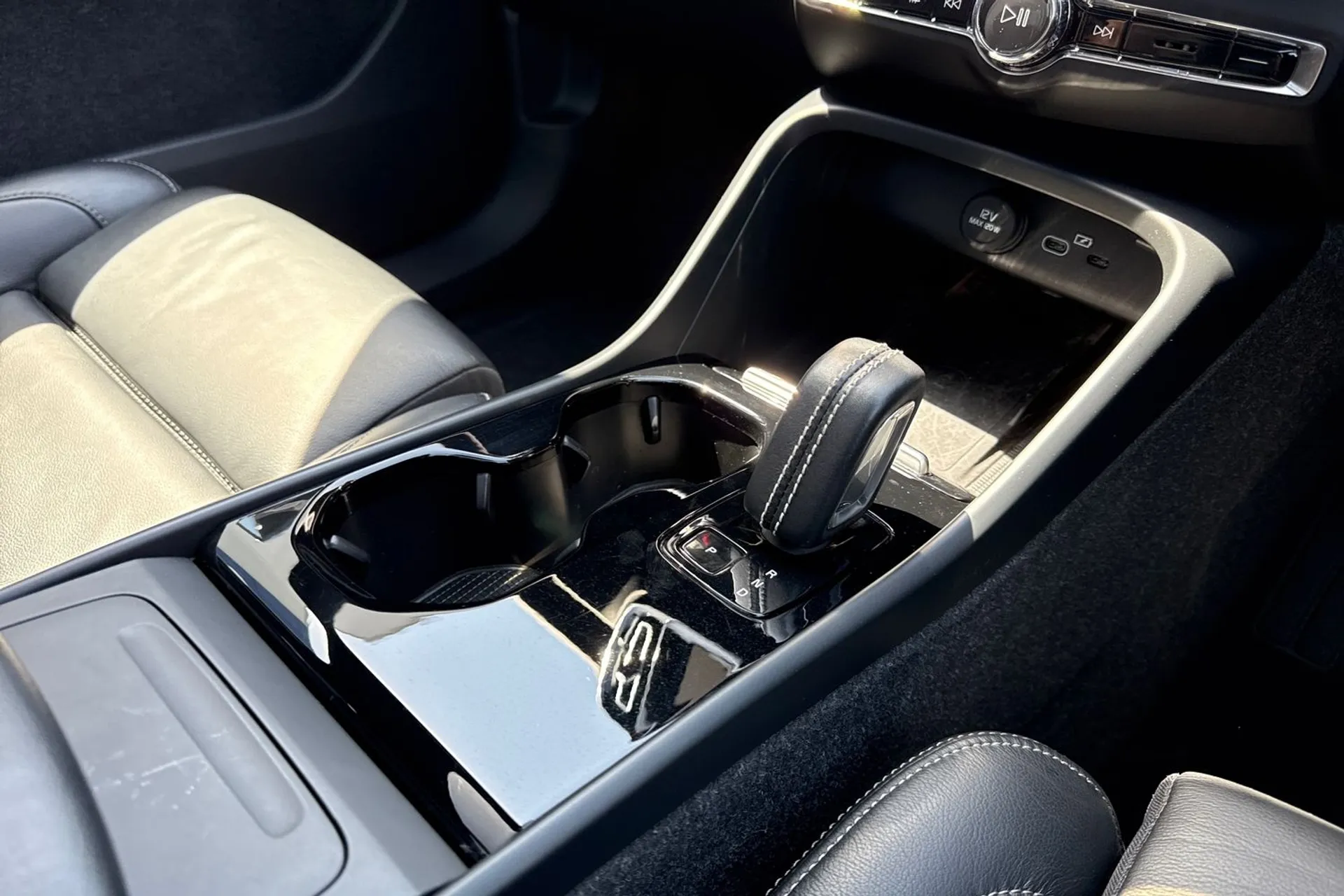 Volvo XC40 thumbnail image number 42