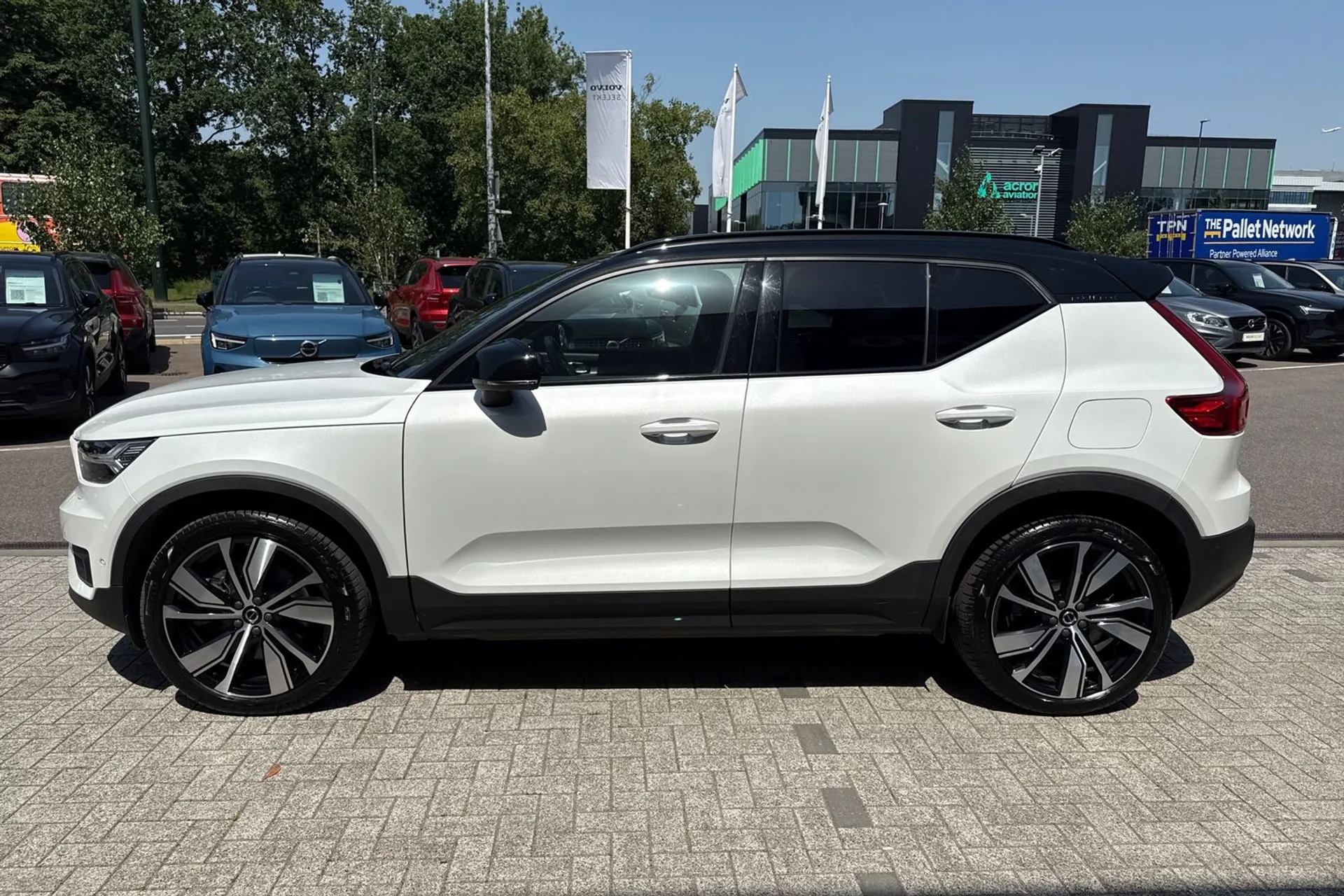 Volvo XC40 thumbnail image number 11