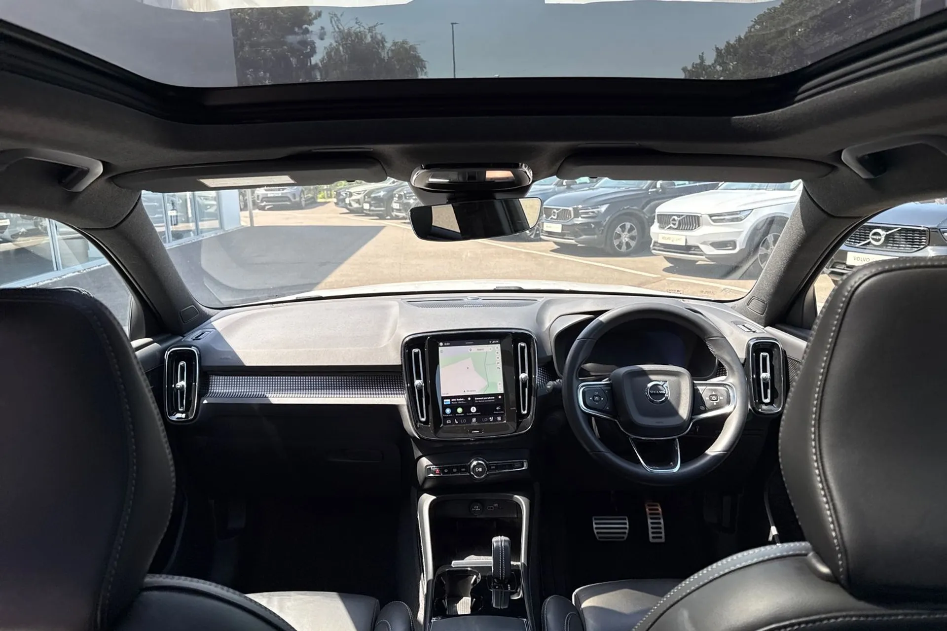 Volvo XC40 thumbnail image number 3