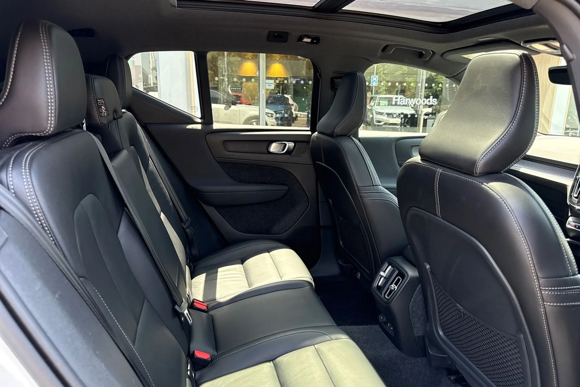 Volvo XC40 thumbnail image number 23