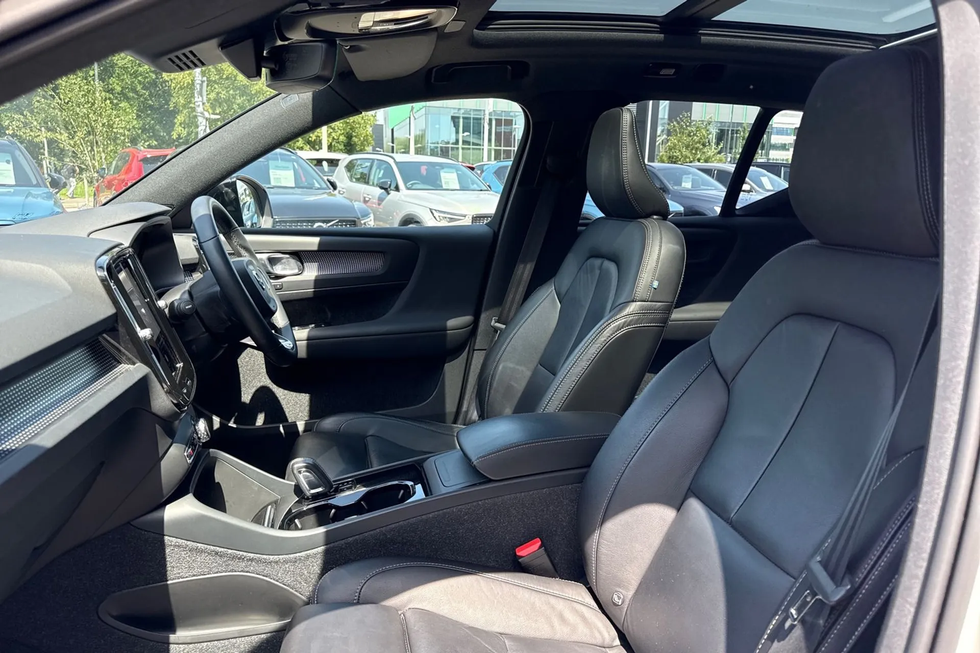 Volvo XC40 thumbnail image number 28