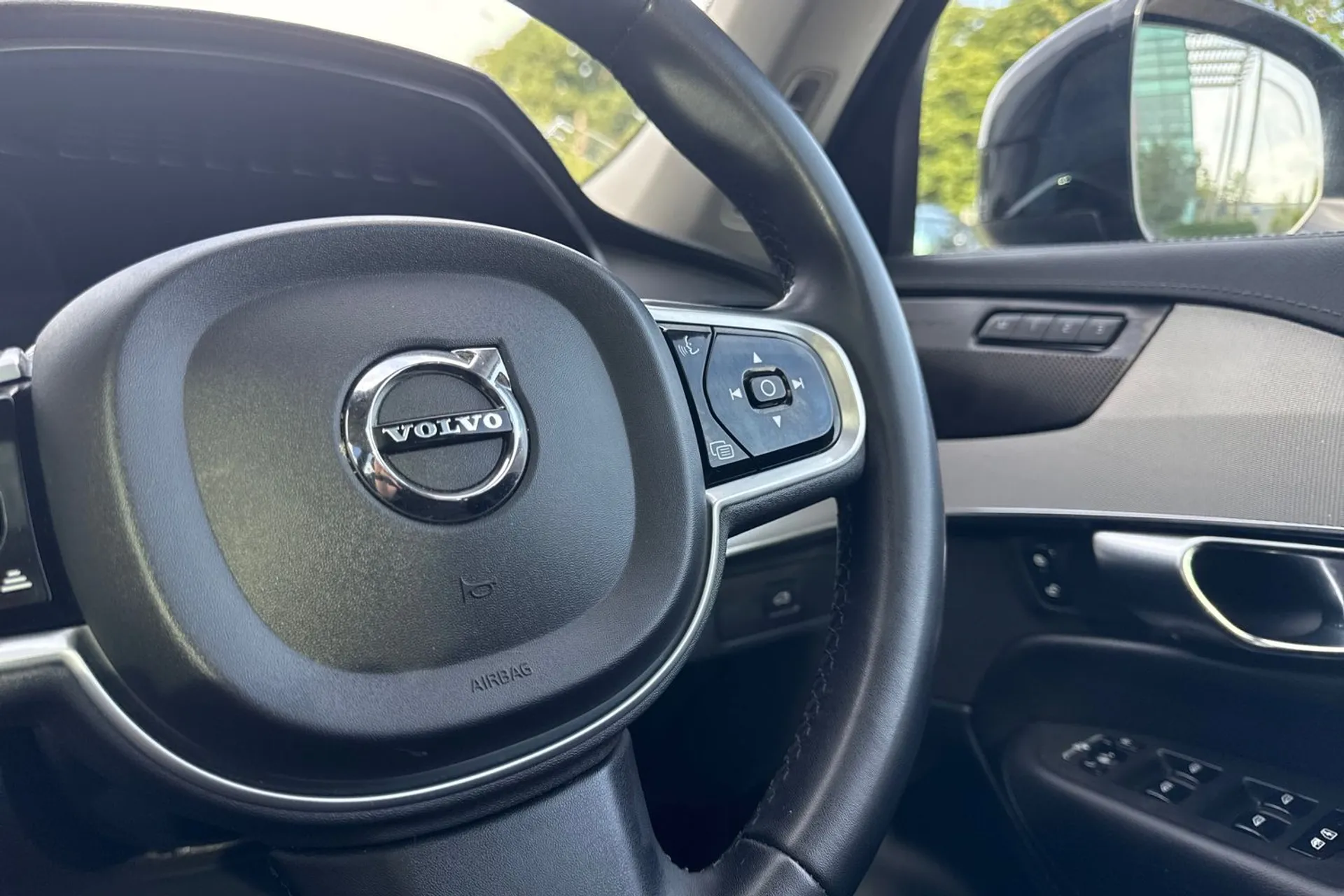 Volvo XC90 thumbnail image number 40