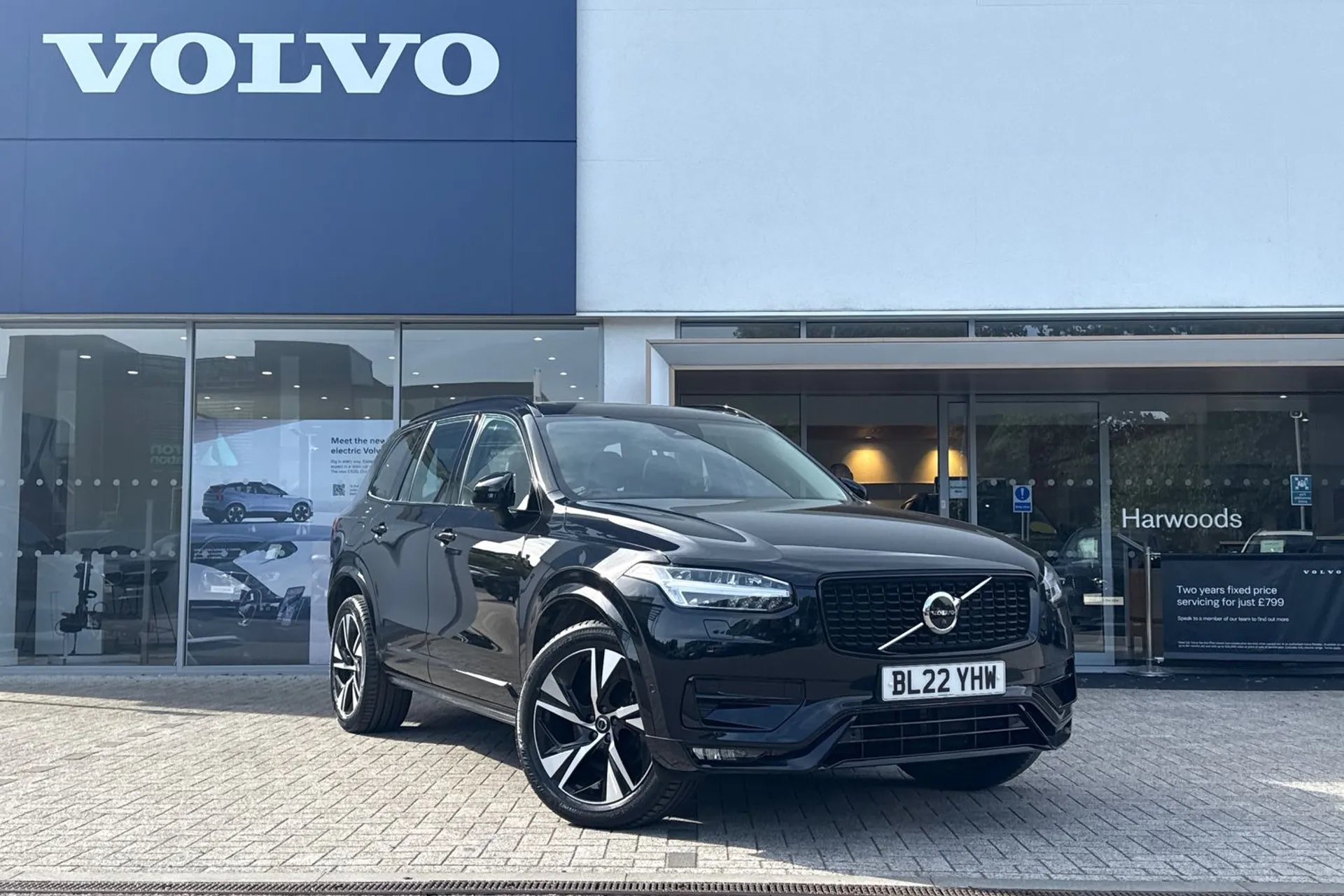 Volvo XC90 focused image
