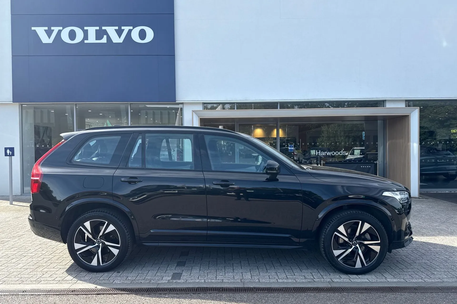 Volvo XC90 thumbnail image number 2
