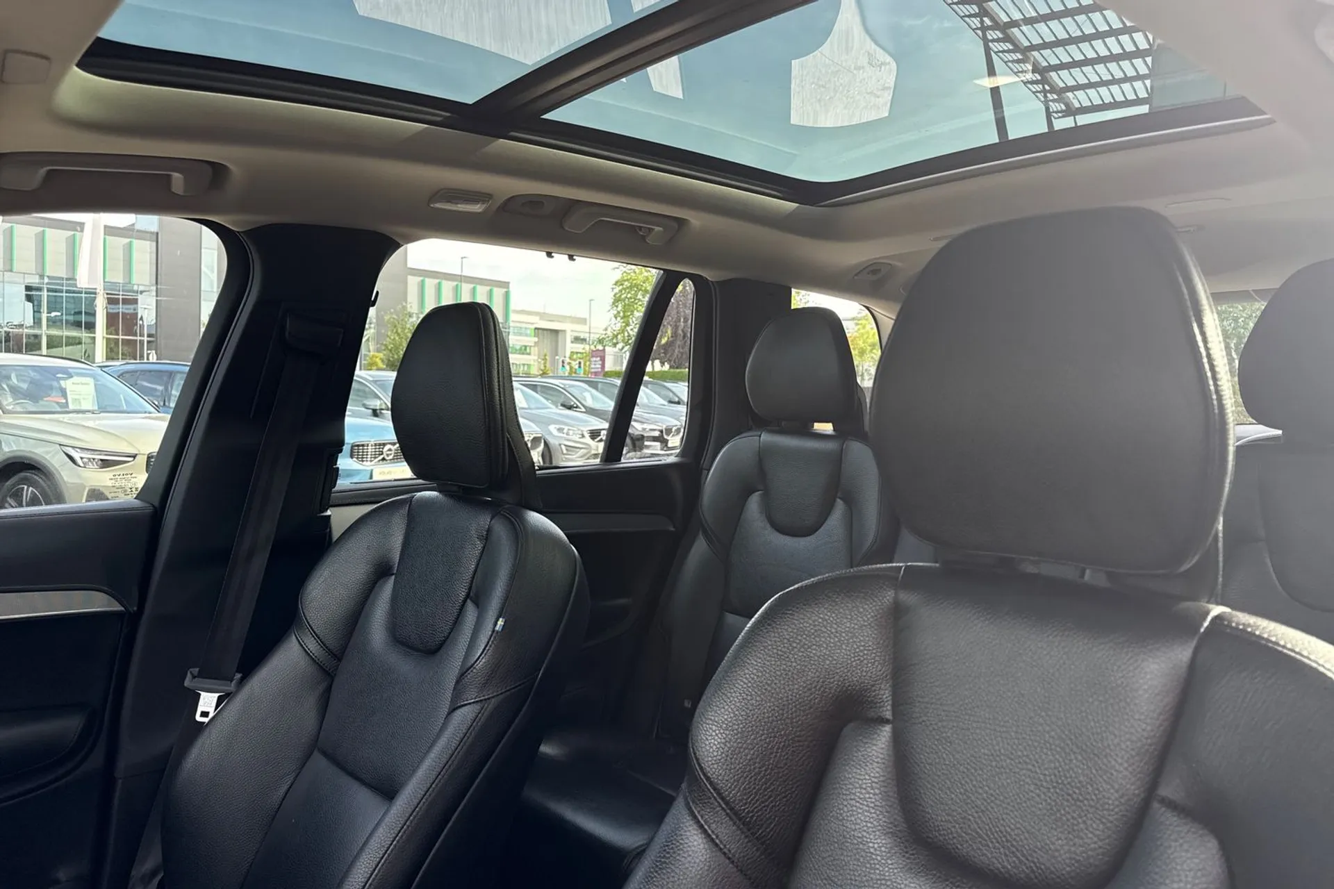 Volvo XC90 thumbnail image number 32