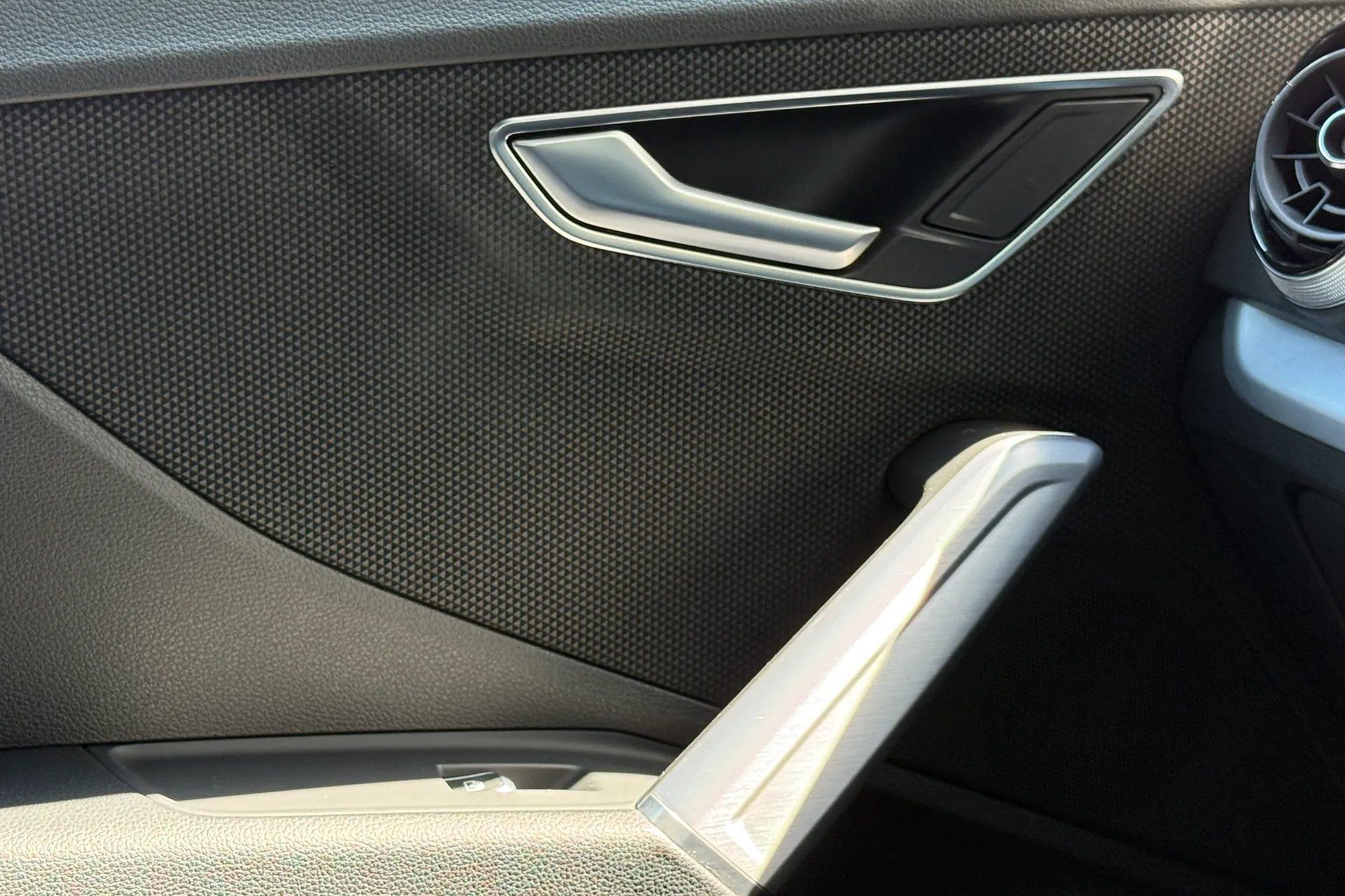 Audi Q2 thumbnail image number 39