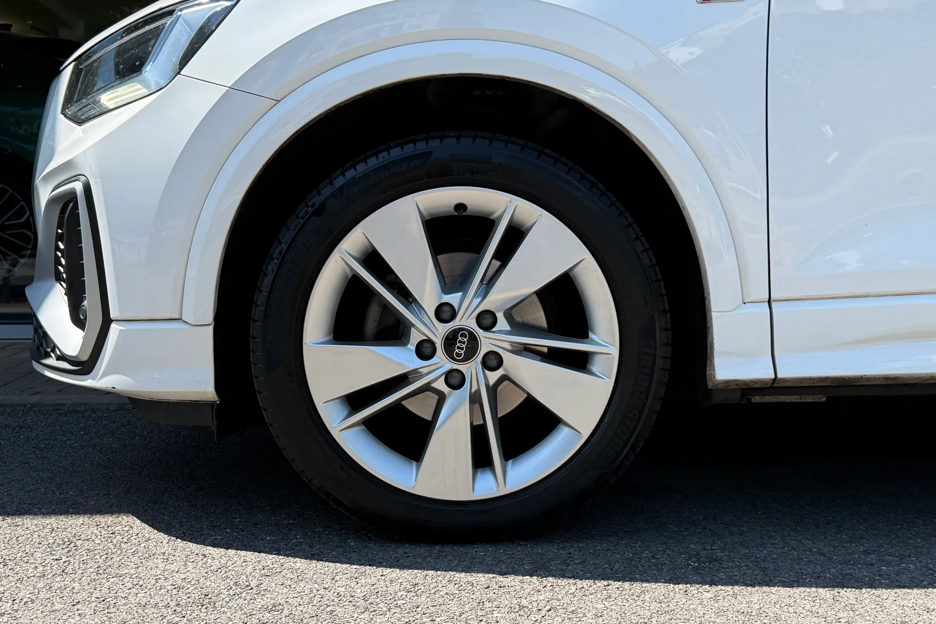 Audi Q2 thumbnail image number 10