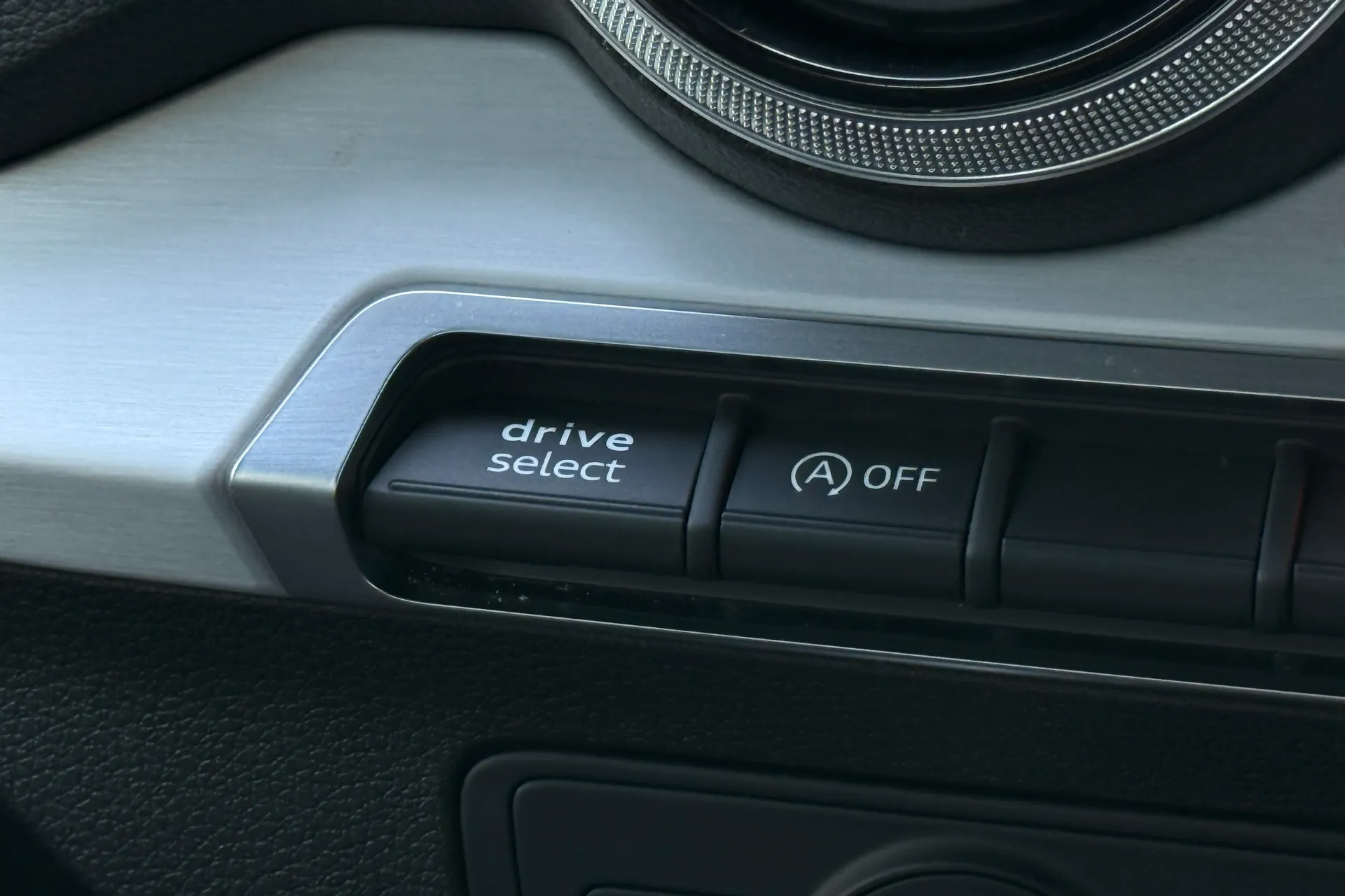 Audi Q2 thumbnail image number 26