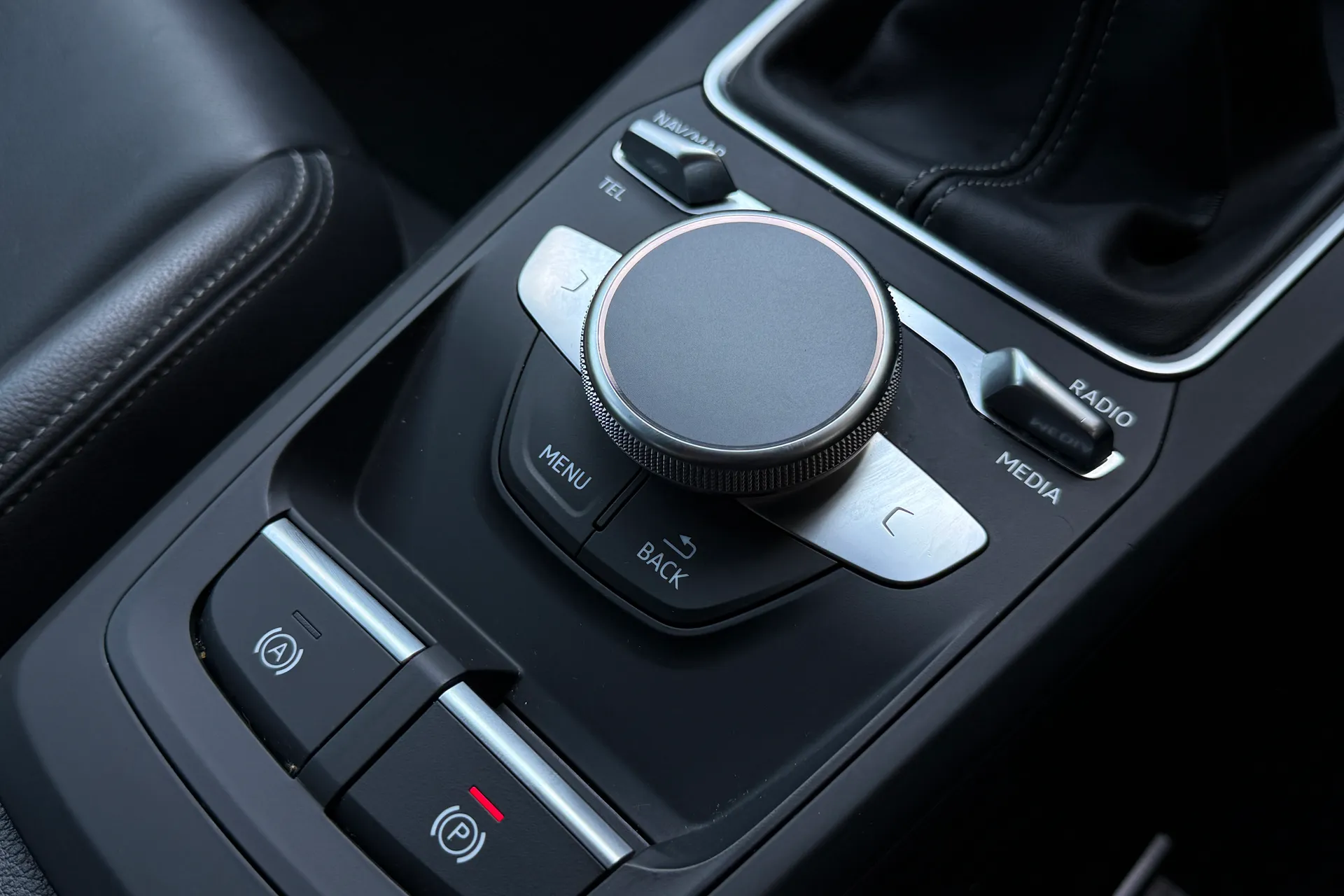 Audi Q2 thumbnail image number 32