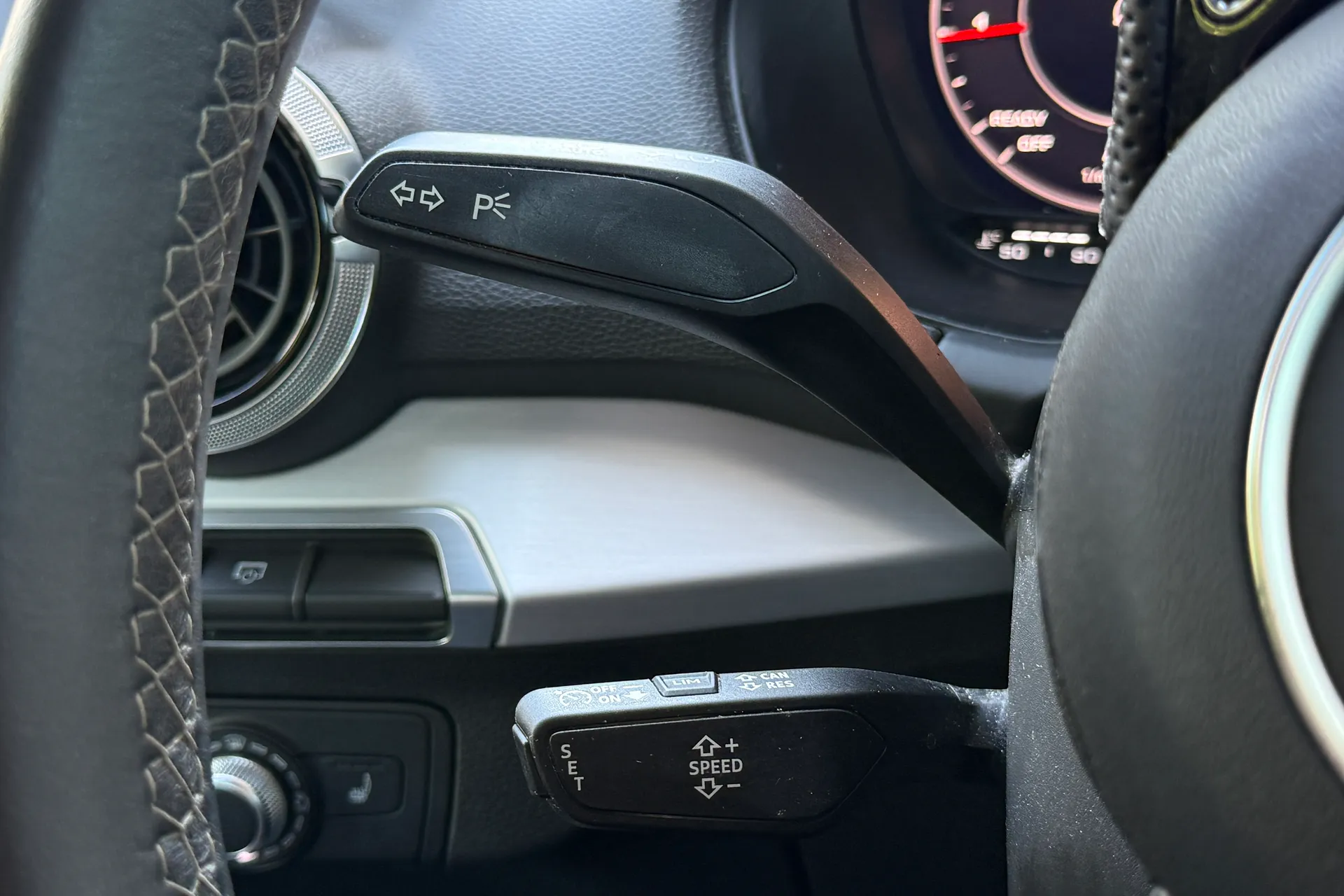 Audi Q2 thumbnail image number 19