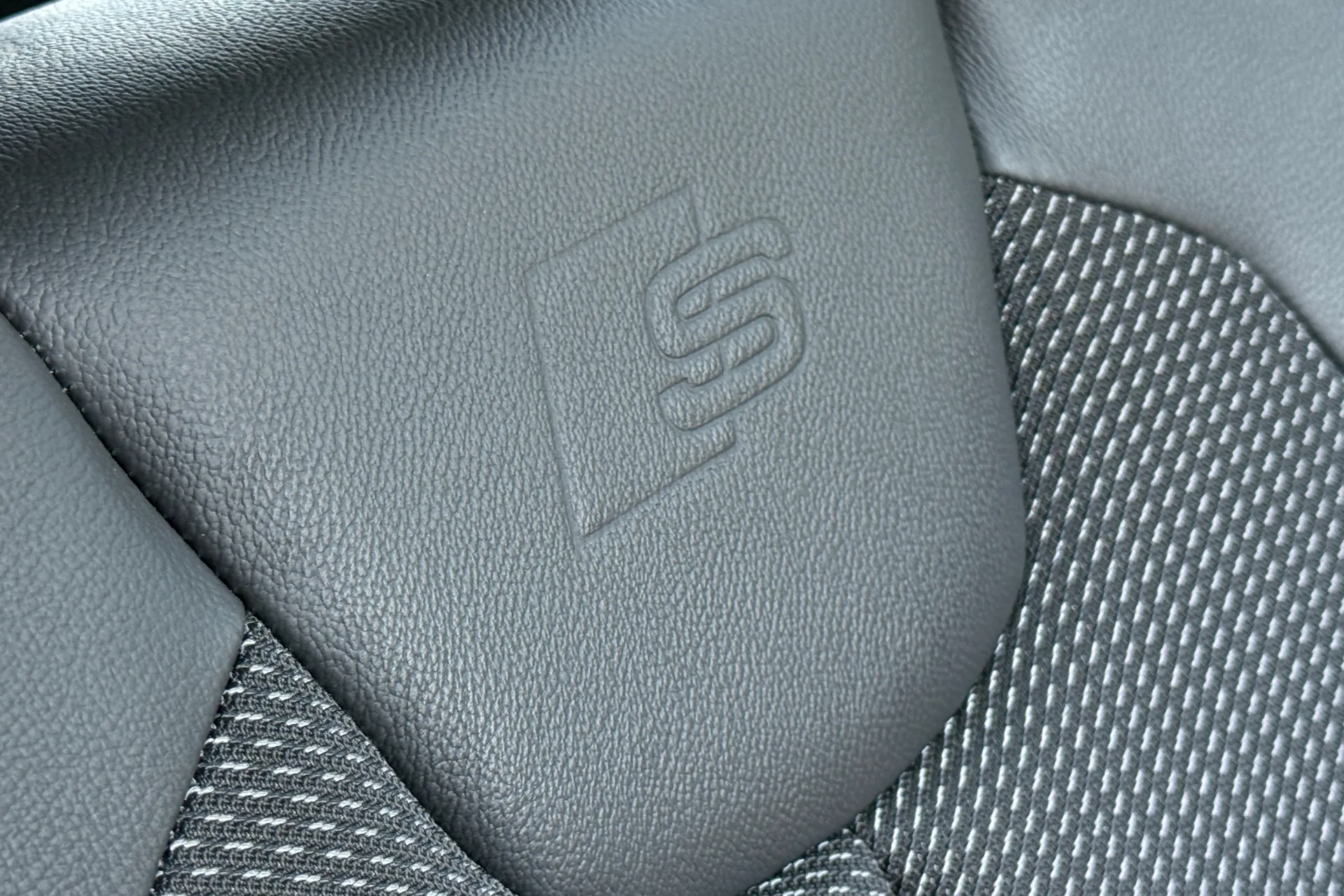 Audi Q2 thumbnail image number 38