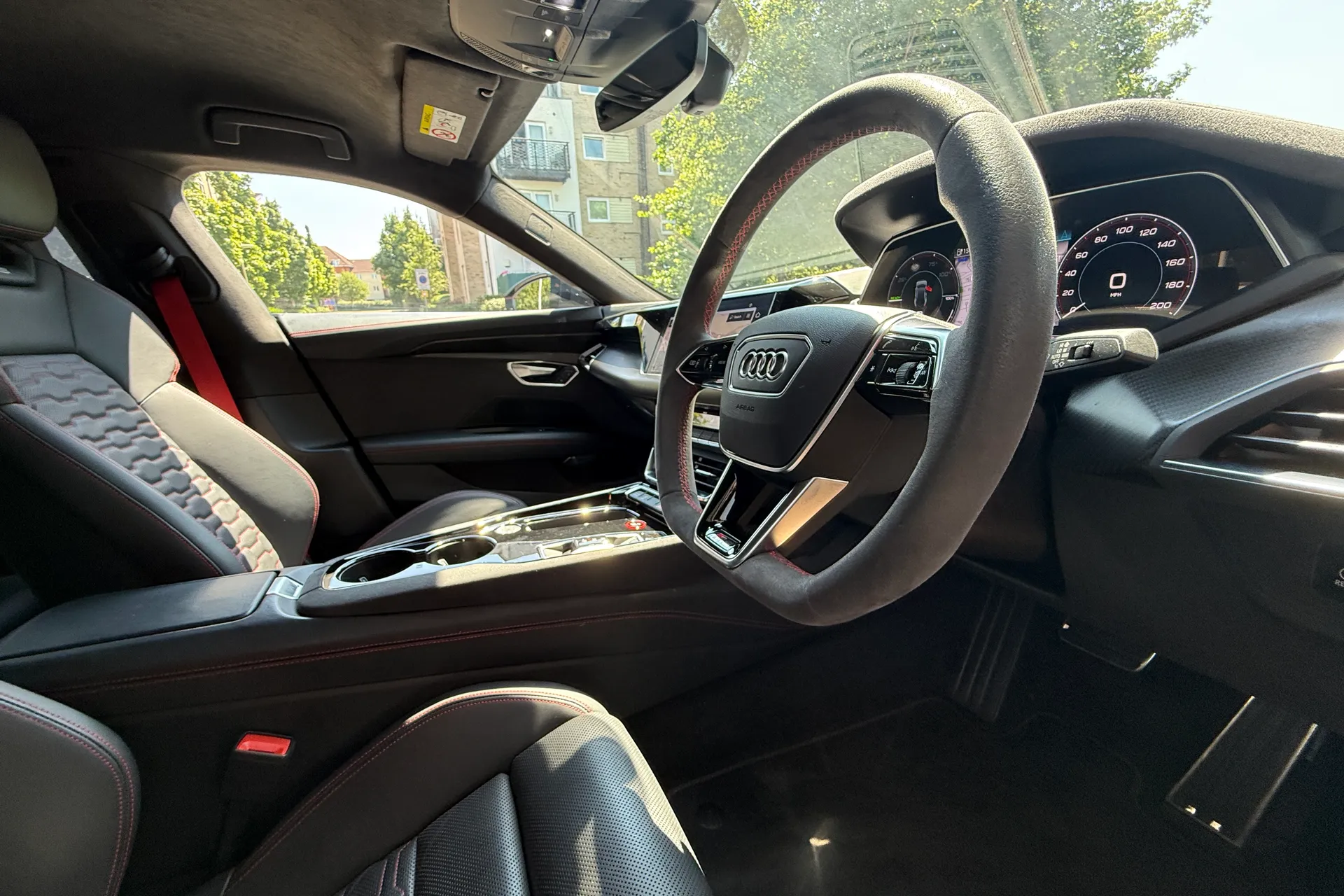 Audi RS e-tron GT thumbnail image number 31
