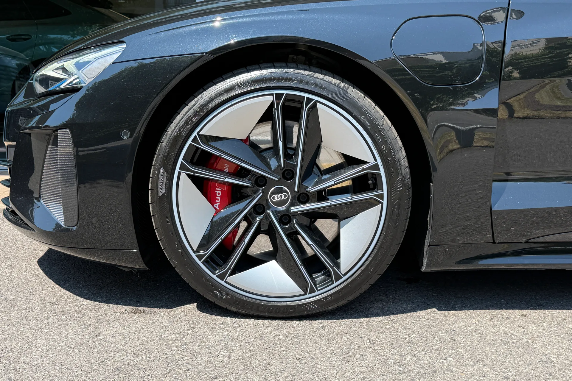 Audi RS e-tron GT thumbnail image number 57