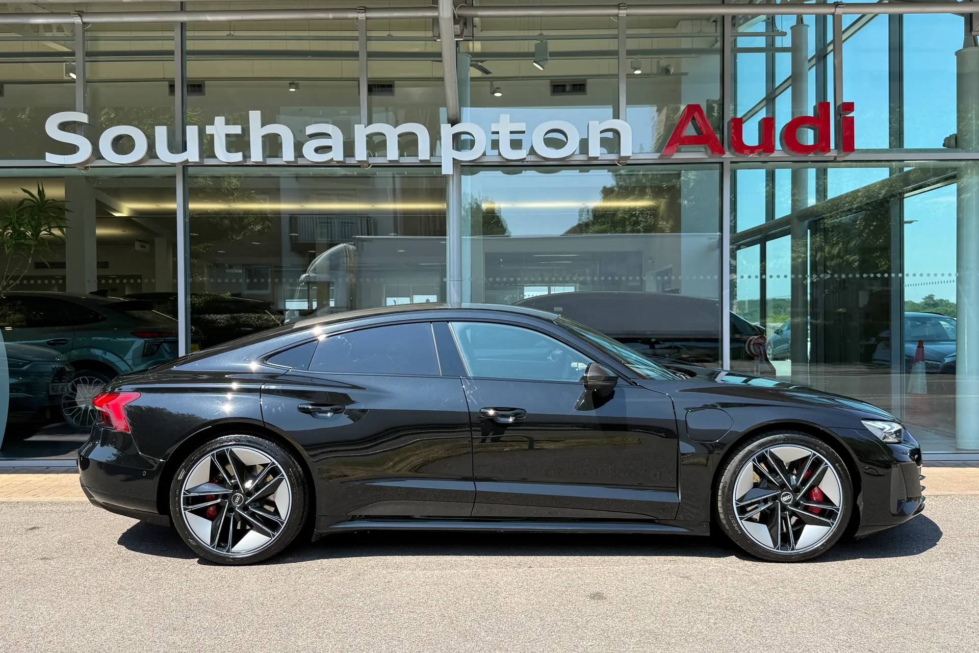 Audi RS e-tron GT thumbnail image number 2