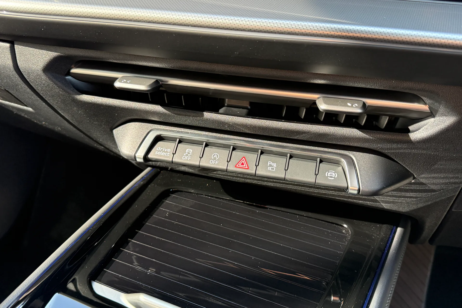Audi Q3 thumbnail image number 39
