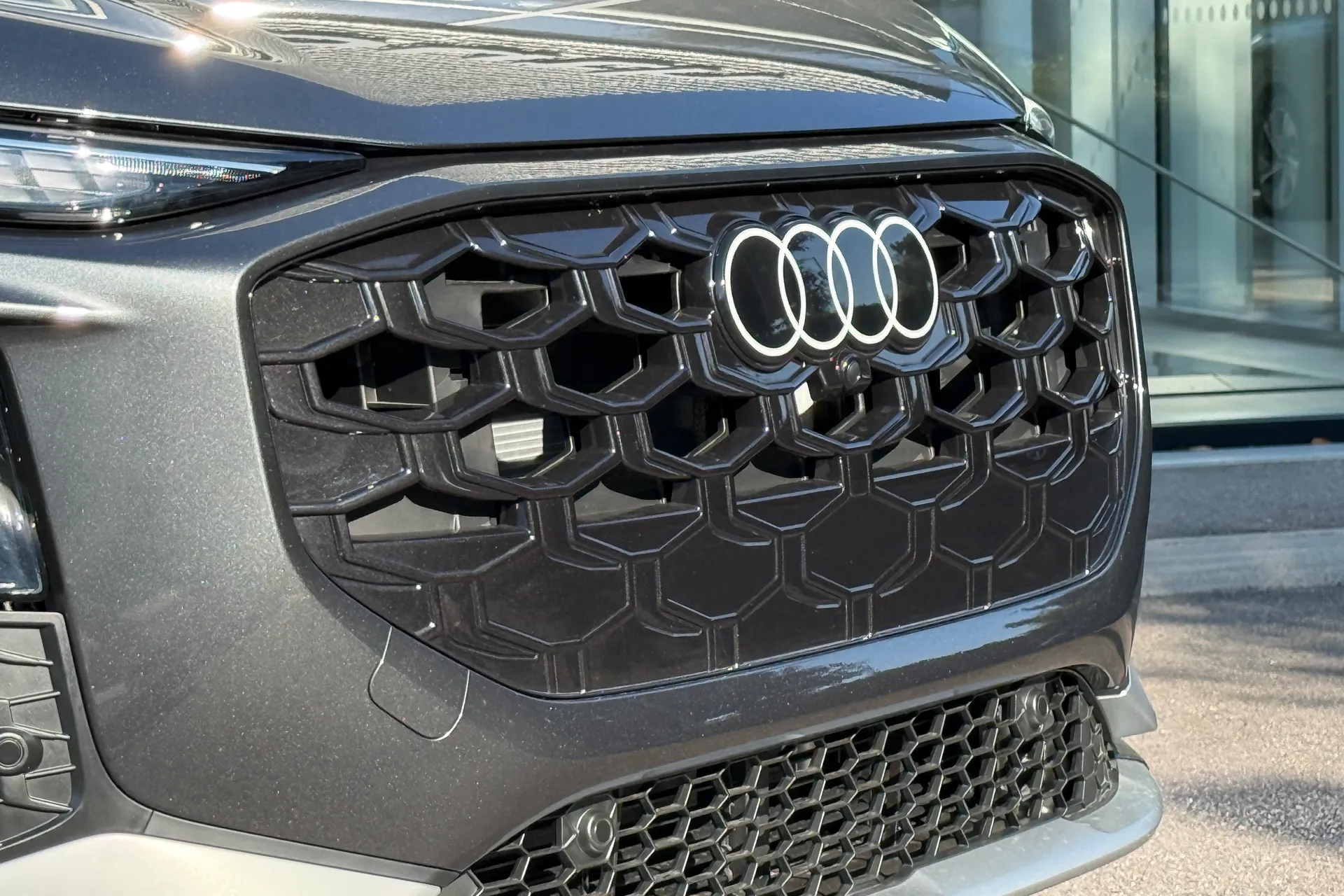 Audi Q3 thumbnail image number 10