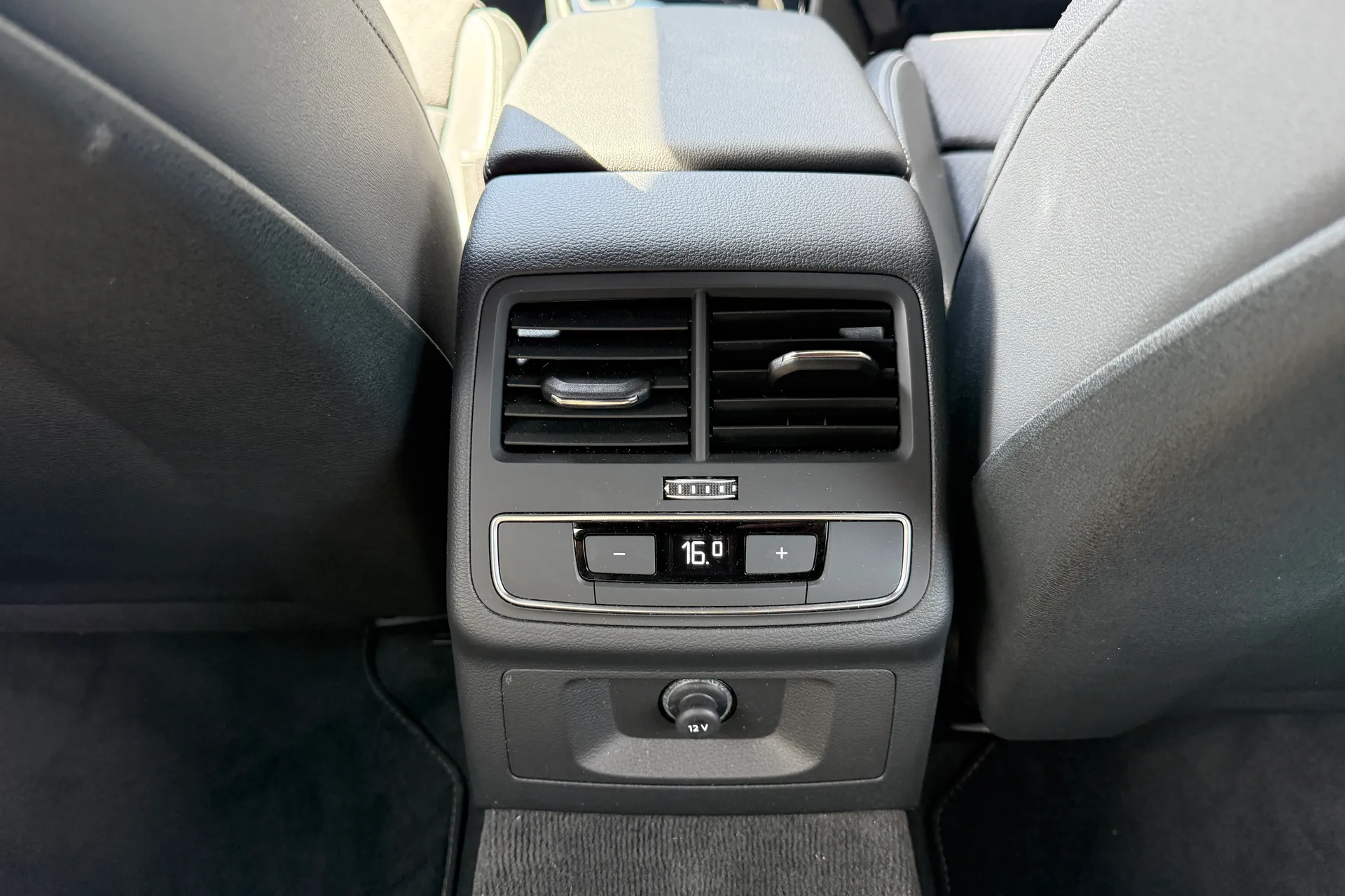 Audi A4 thumbnail image number 40