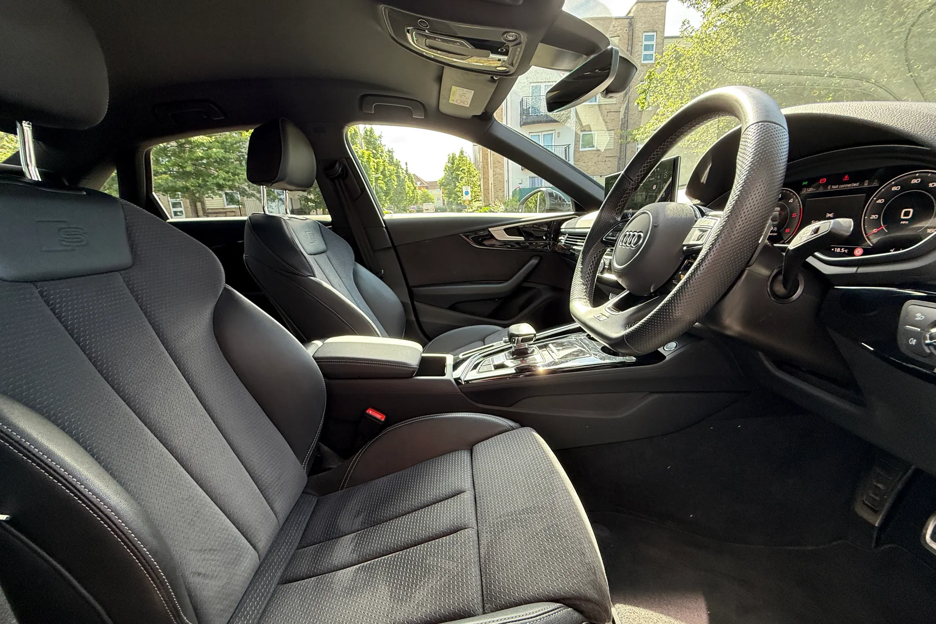 Audi A4 thumbnail image number 32