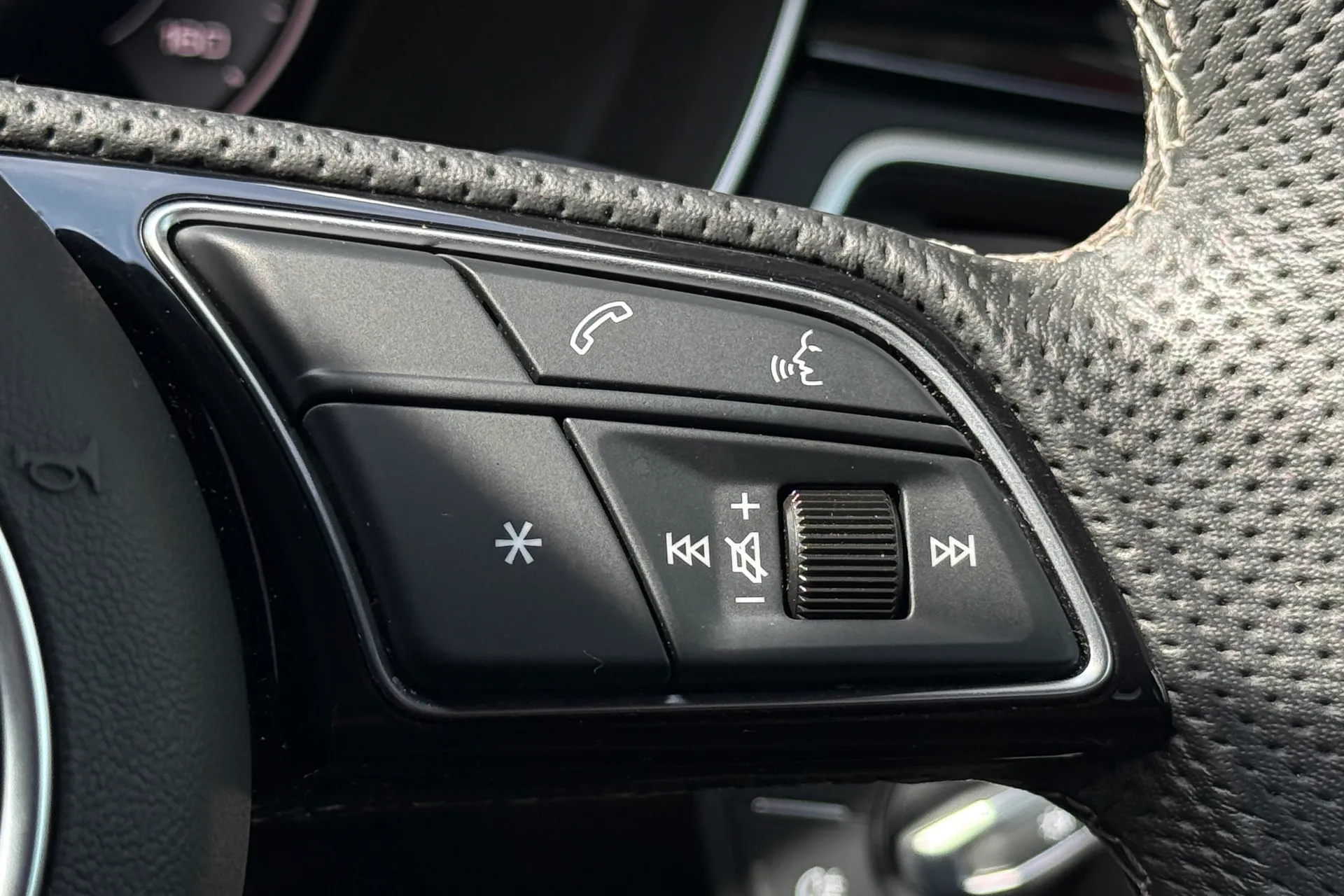 Audi A4 thumbnail image number 17