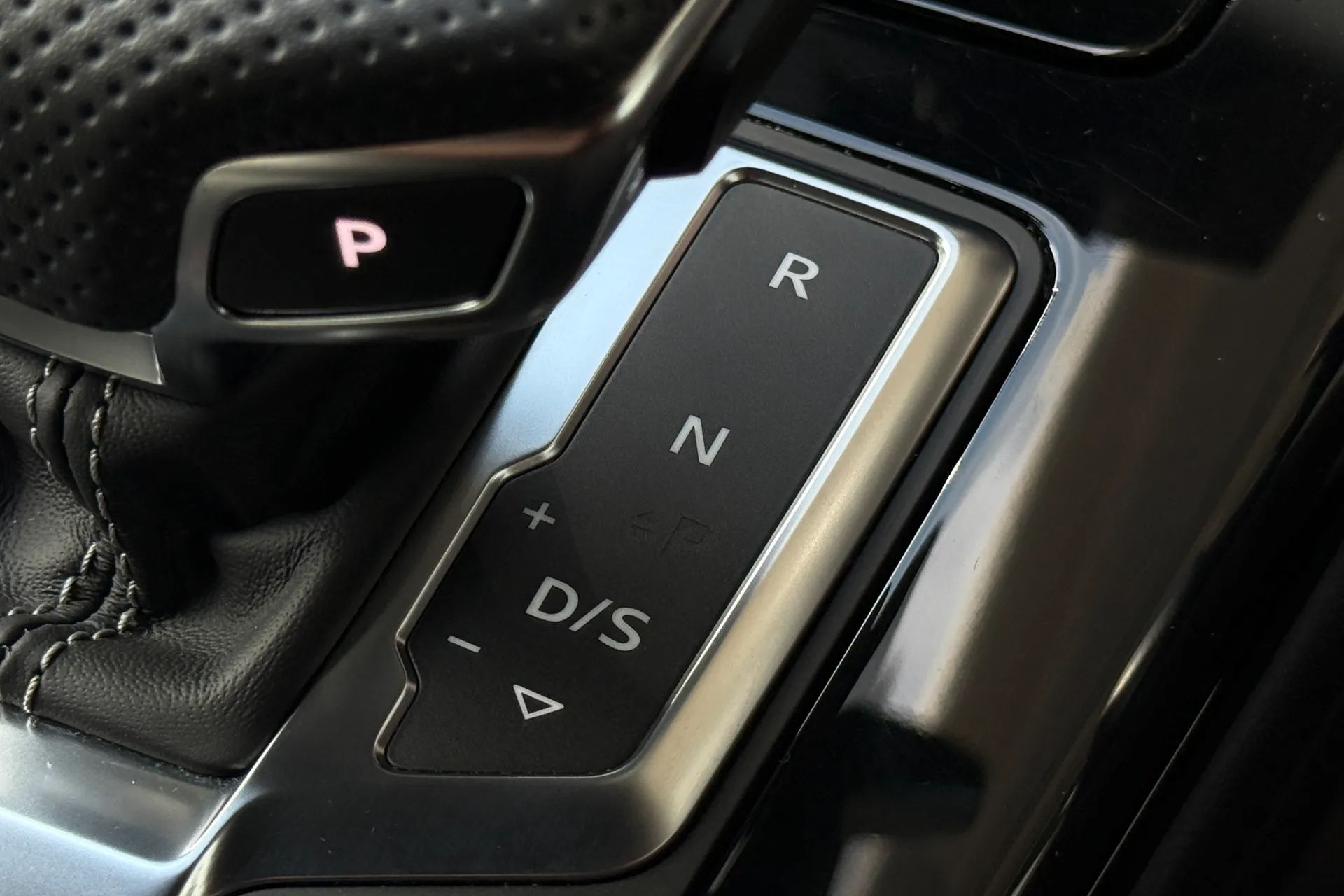 Audi A4 thumbnail image number 27