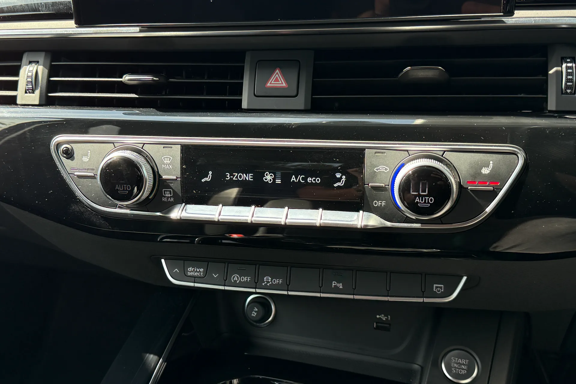 Audi A4 thumbnail image number 25