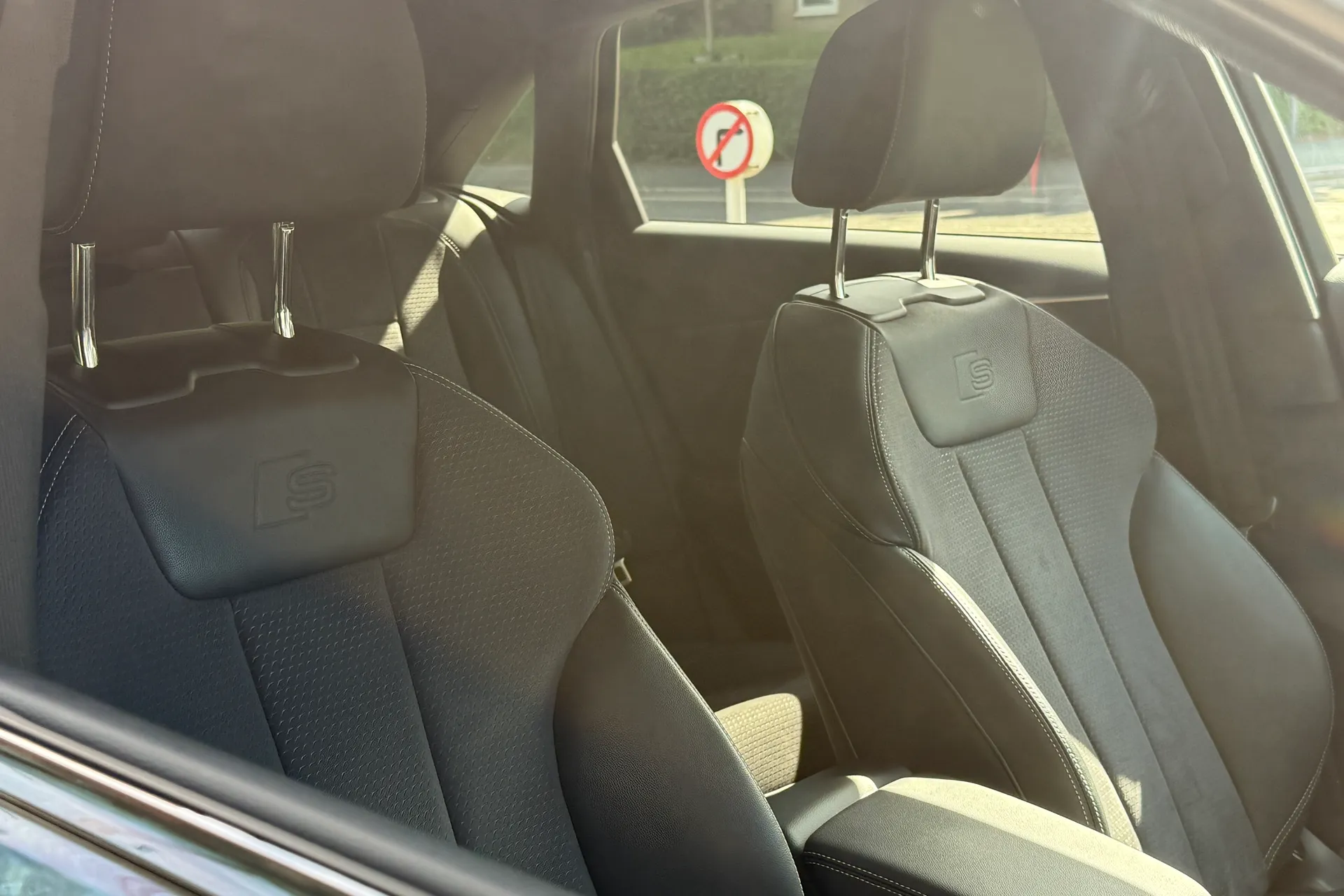 Audi A4 thumbnail image number 34