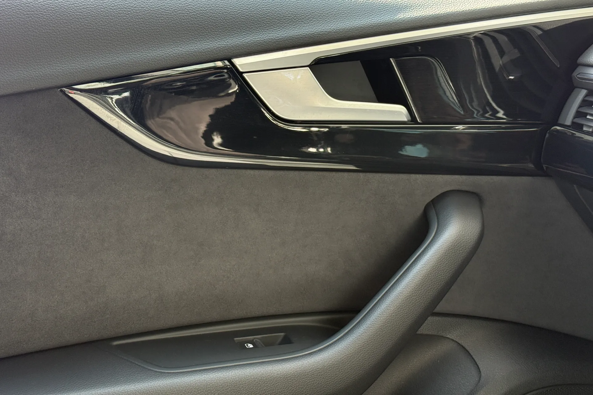Audi A4 thumbnail image number 31