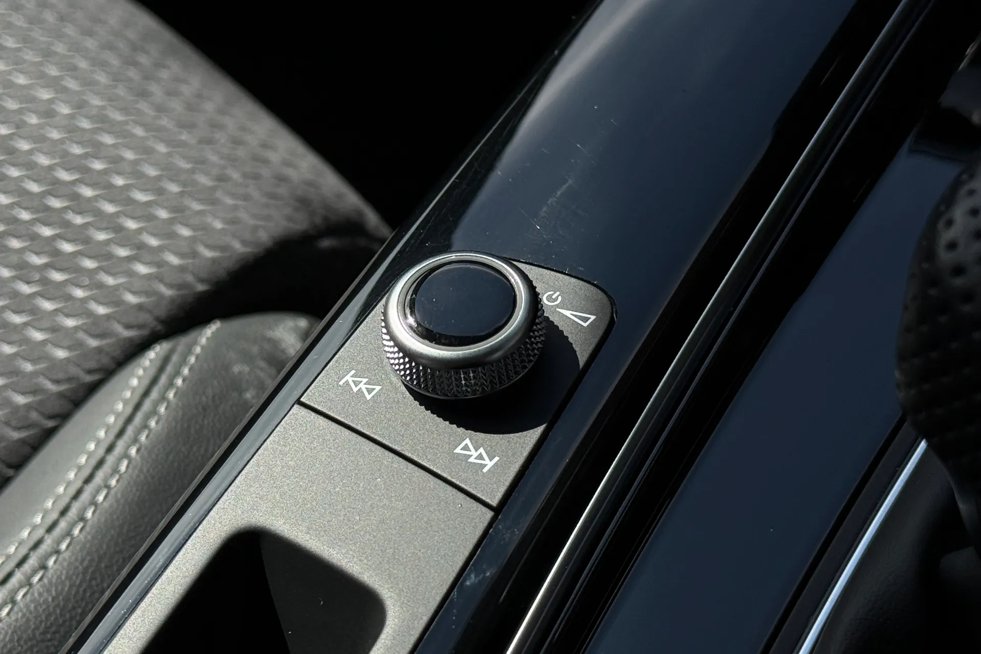 Audi A4 thumbnail image number 28