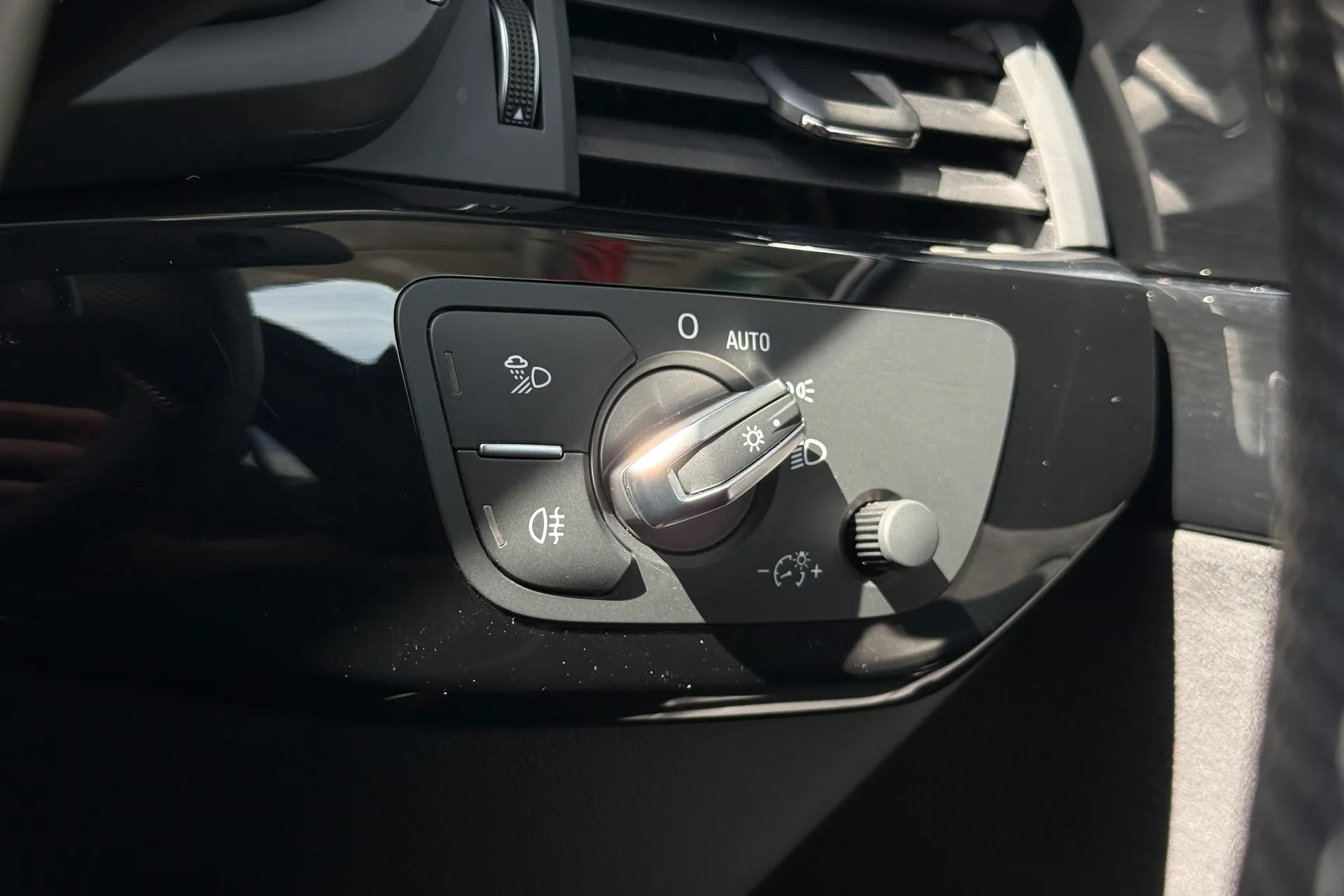 Audi A4 thumbnail image number 21