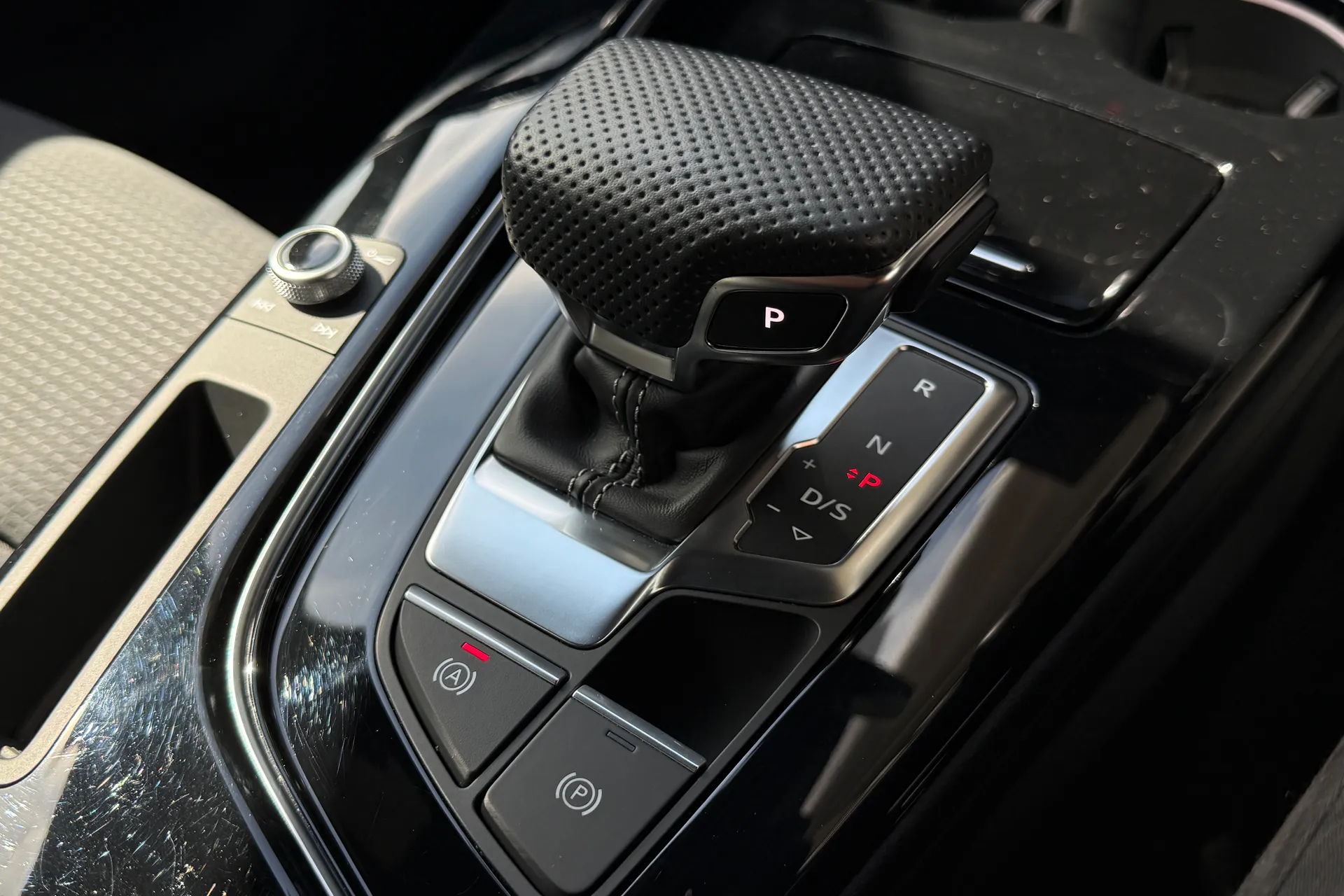 Audi A4 thumbnail image number 26
