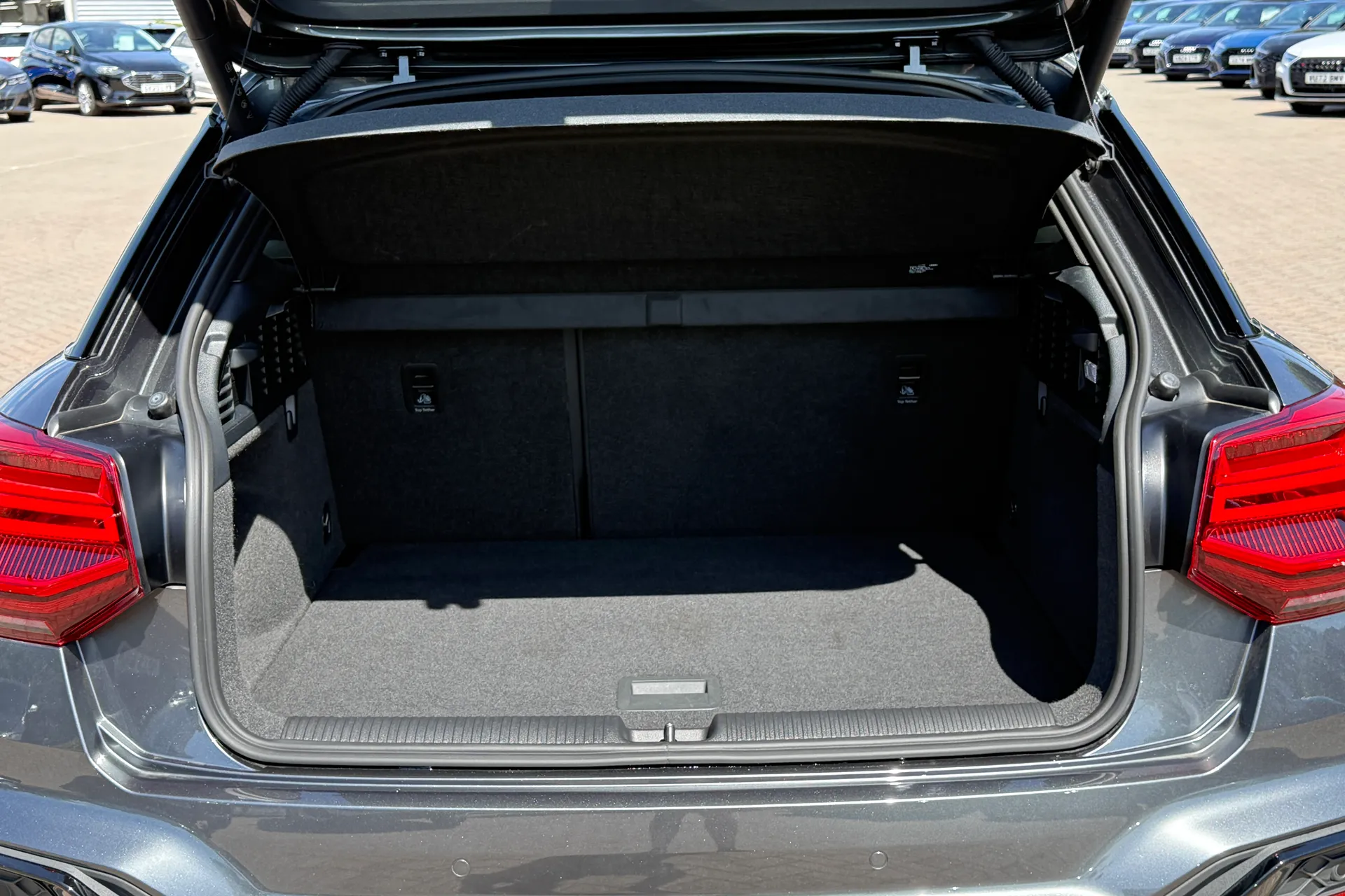 Audi Q2 thumbnail image number 31