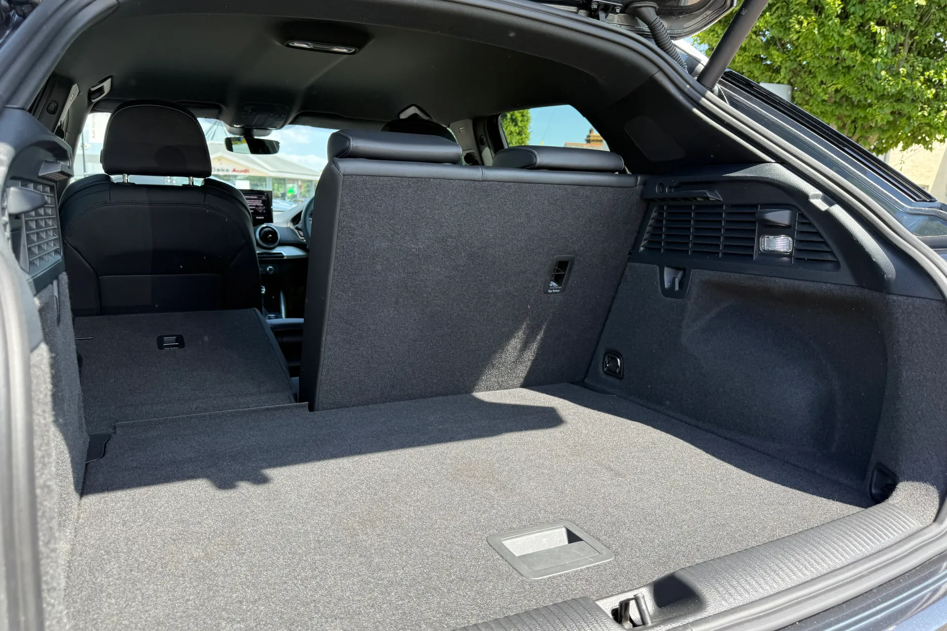 Audi Q2 thumbnail image number 32