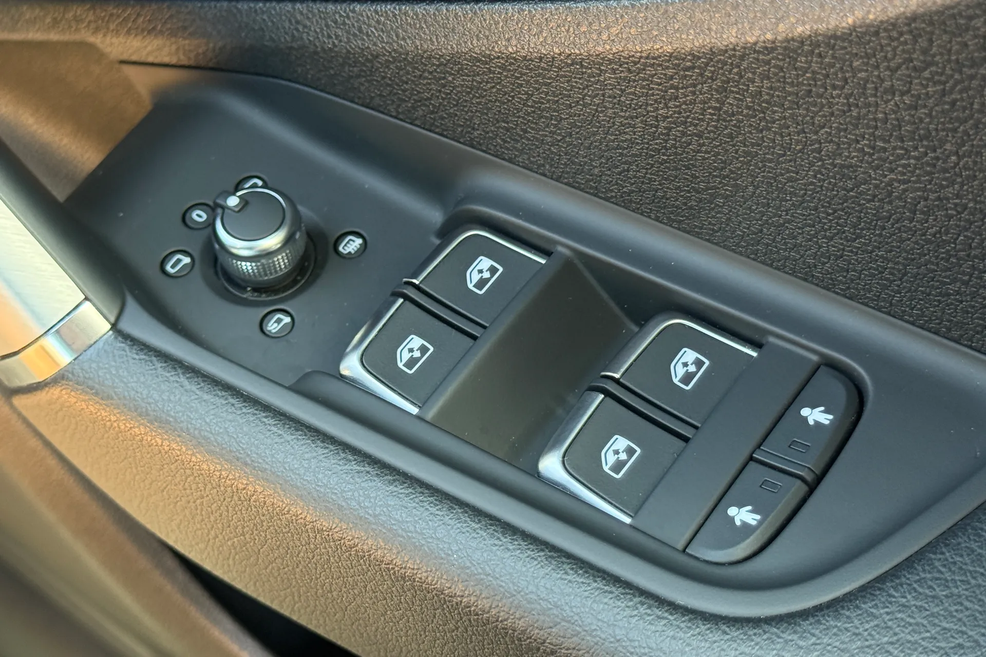 Audi Q2 thumbnail image number 15