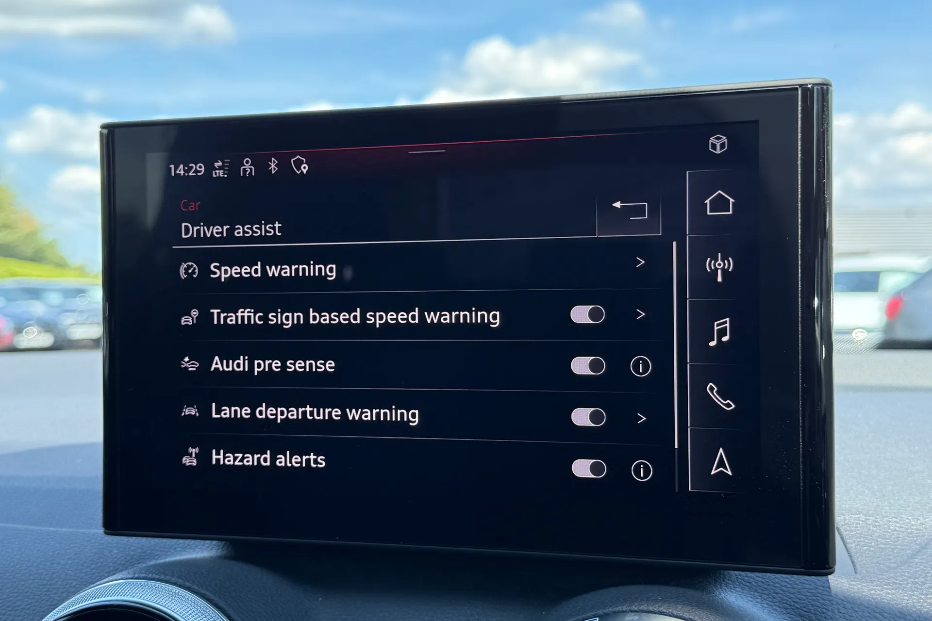 Audi Q2 thumbnail image number 9