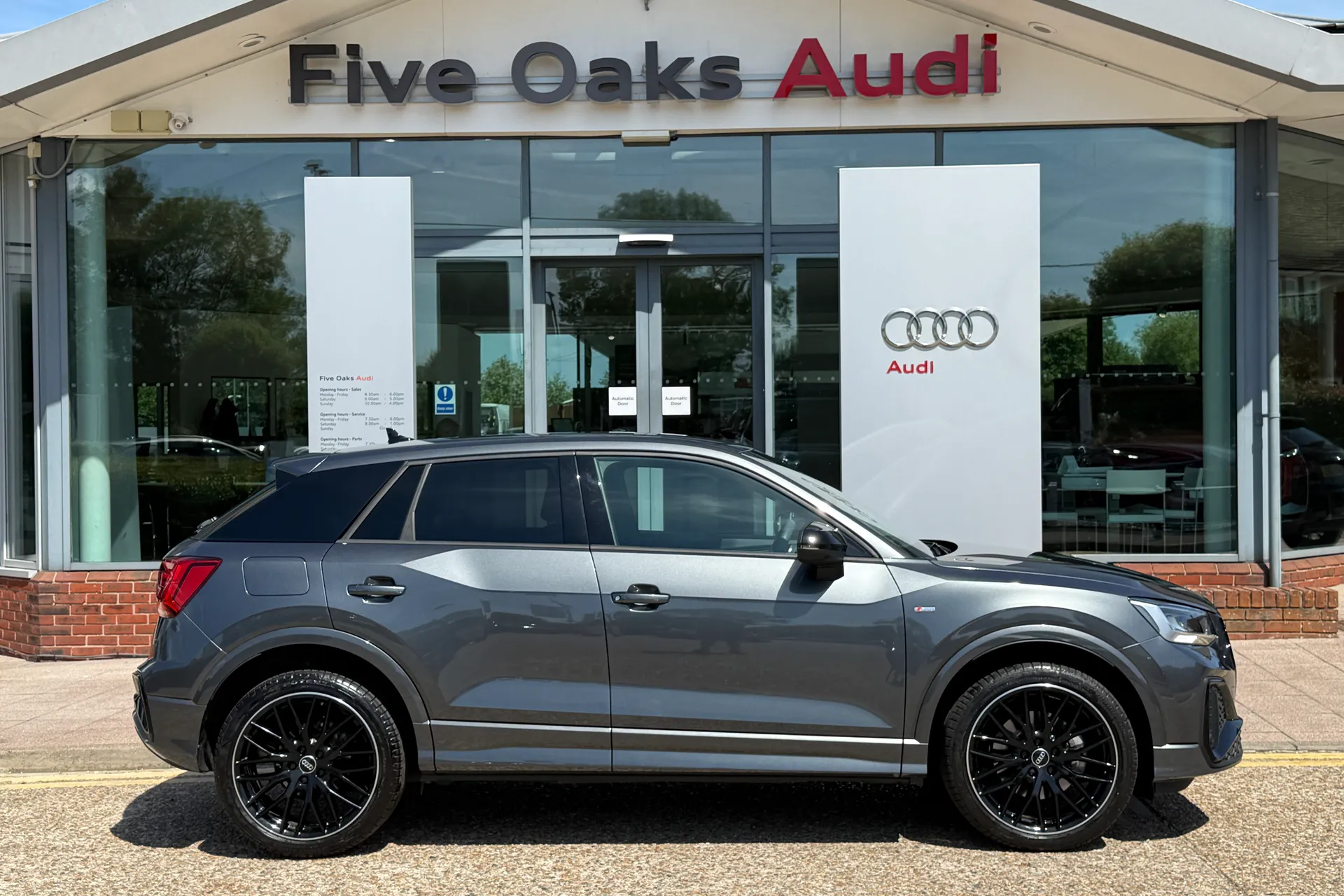 Audi Q2 thumbnail image number 2