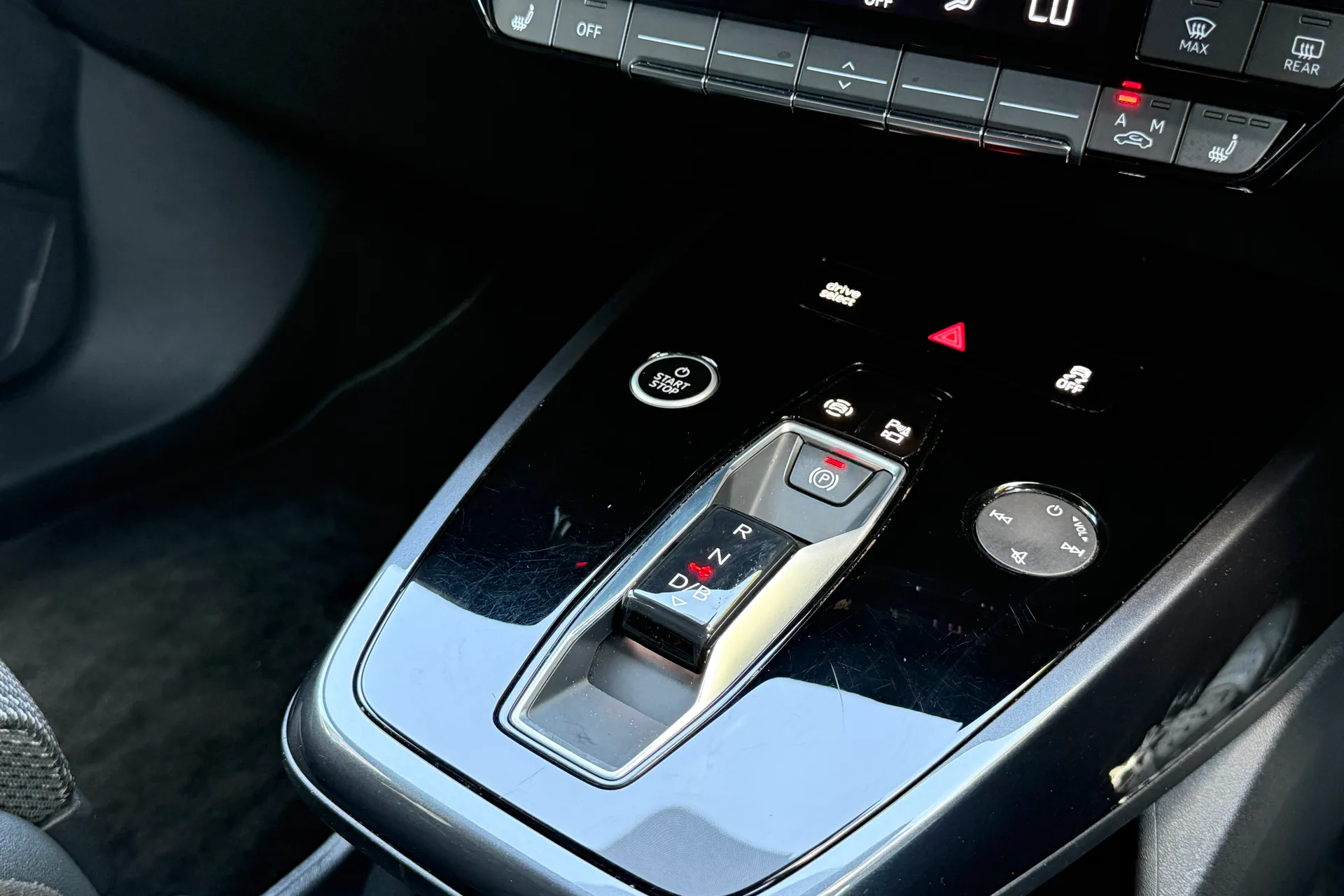 Audi Q4 thumbnail image number 15