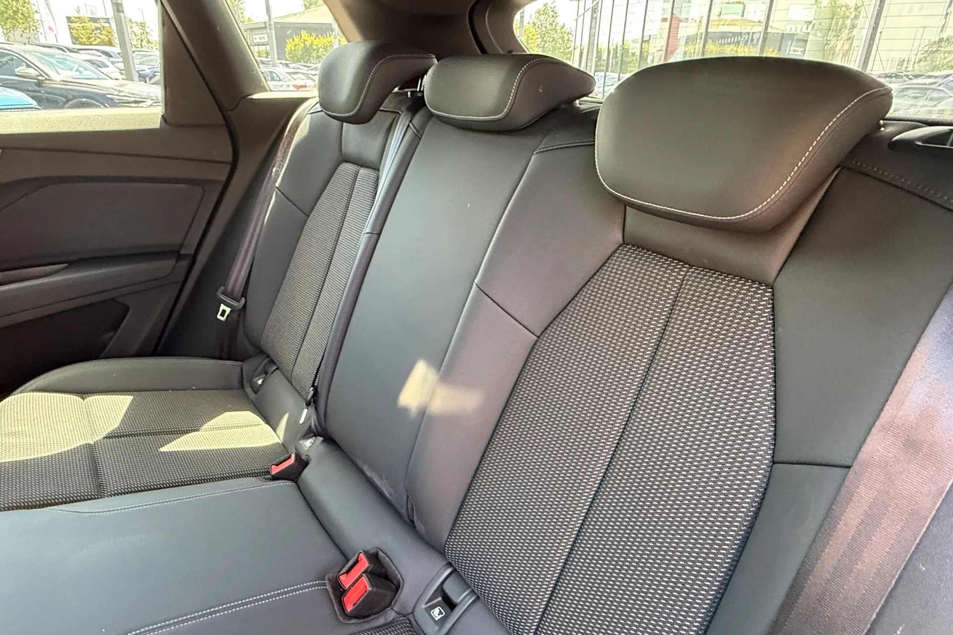 Audi Q4 thumbnail image number 37
