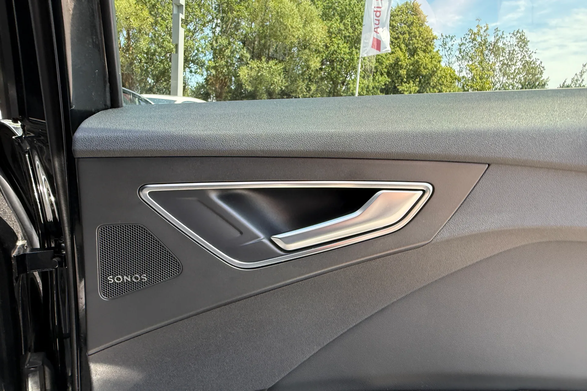 Audi Q4 thumbnail image number 22