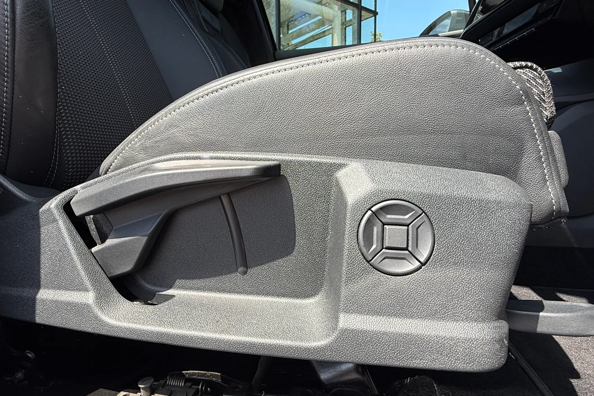 Audi Q4 thumbnail image number 24
