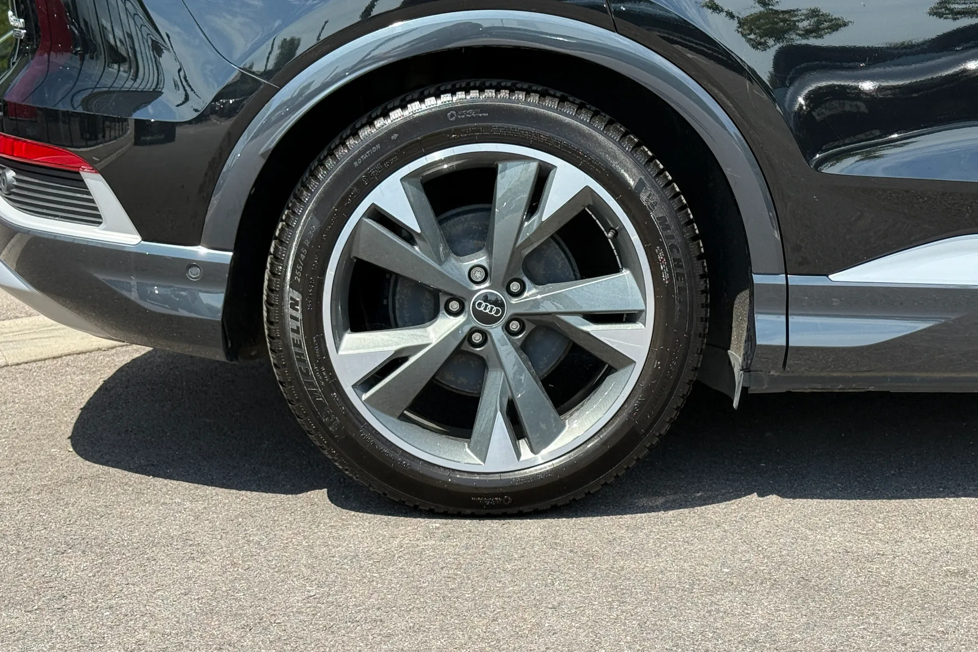 Audi Q4 thumbnail image number 16