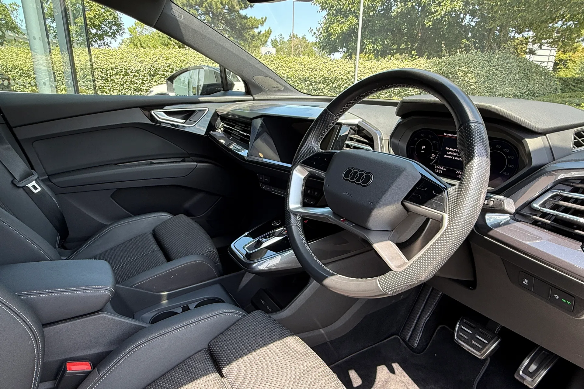 Audi Q4 thumbnail image number 17