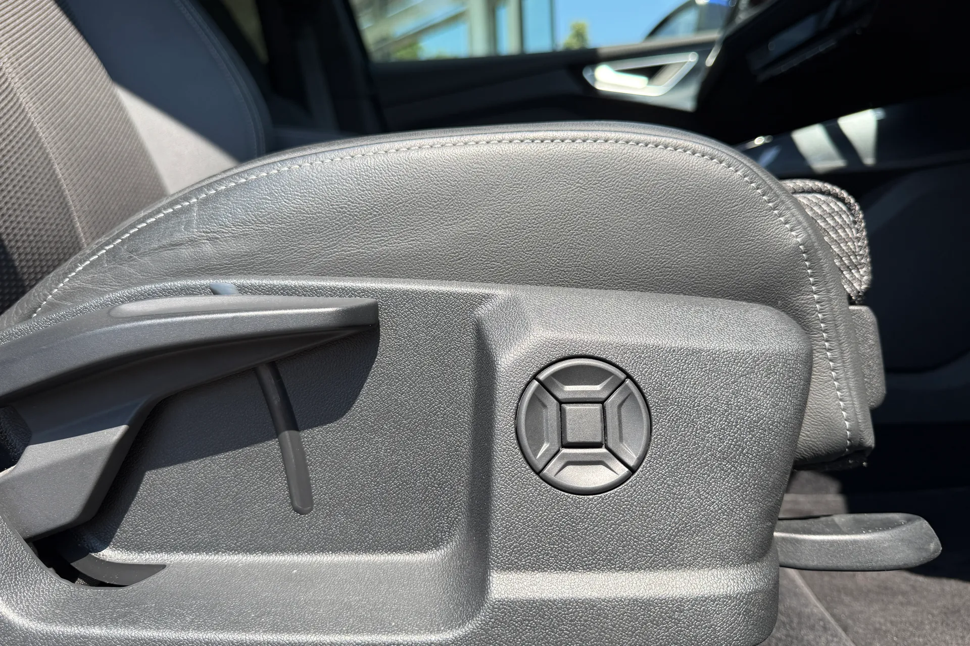 Audi Q4 thumbnail image number 48