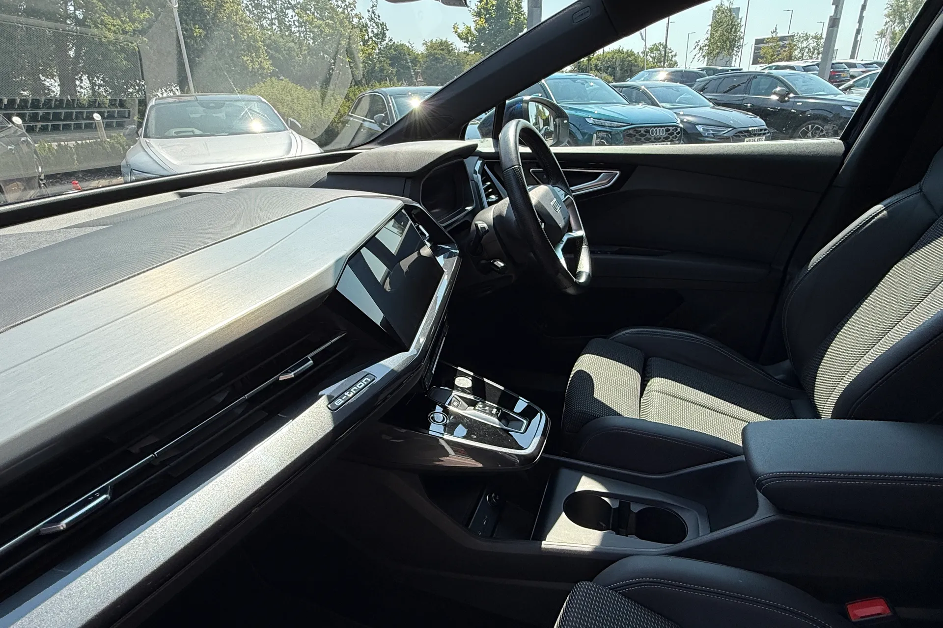 Audi Q4 thumbnail image number 25