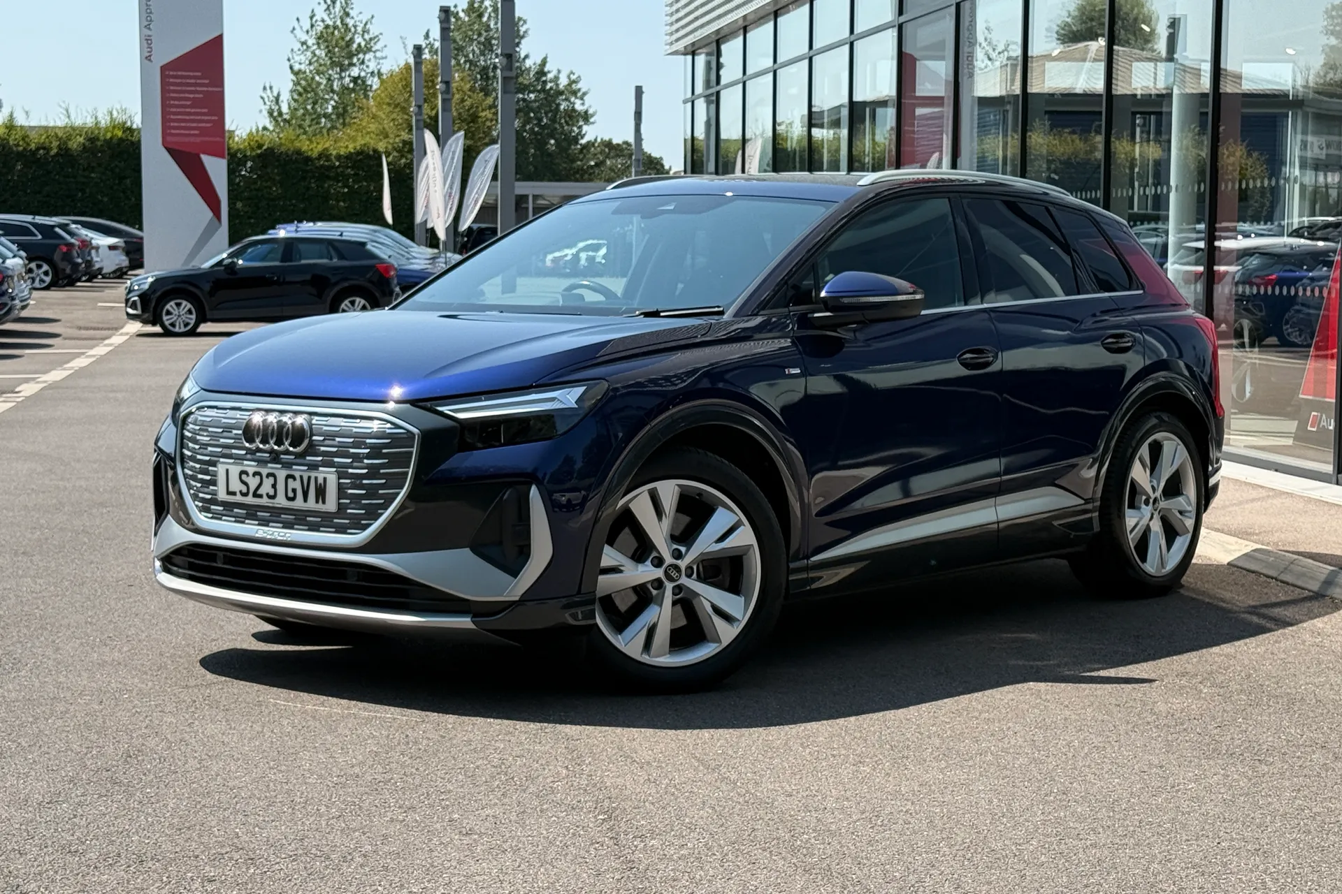 Audi Q4 thumbnail image number 5