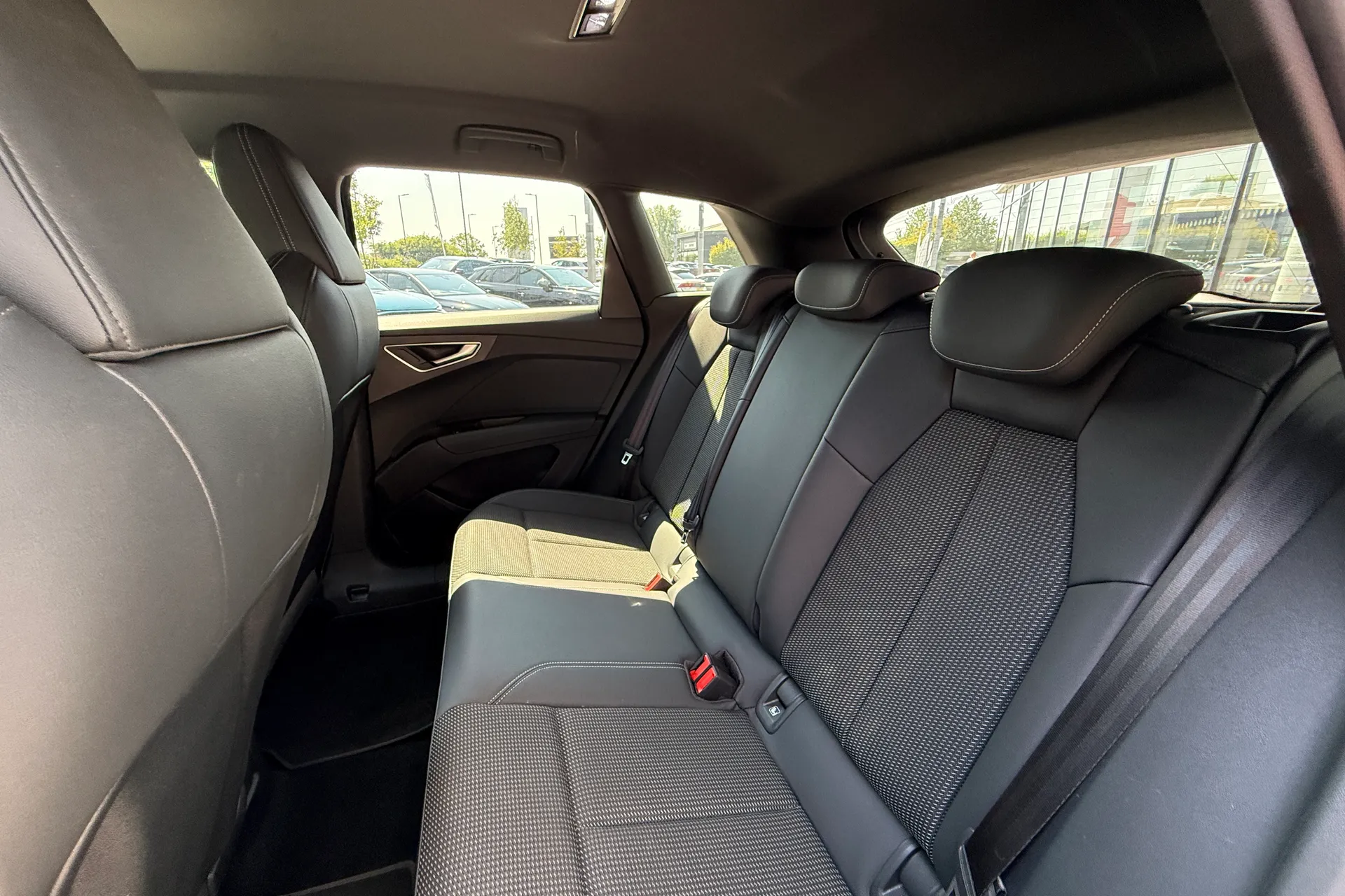 Audi Q4 thumbnail image number 37
