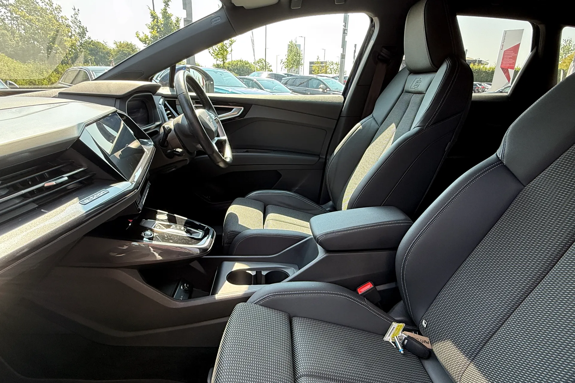 Audi Q4 thumbnail image number 27