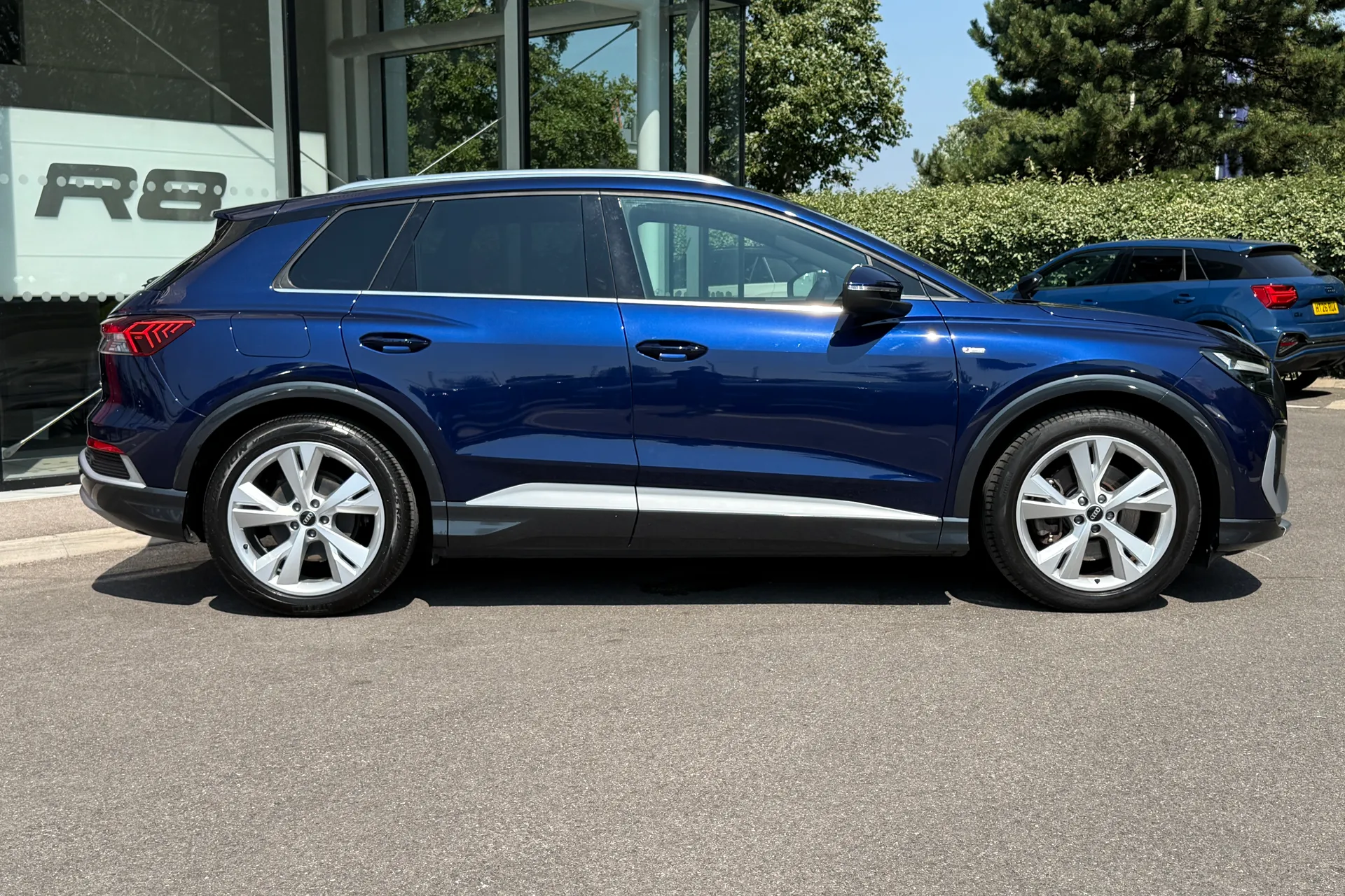 Audi Q4 thumbnail image number 2